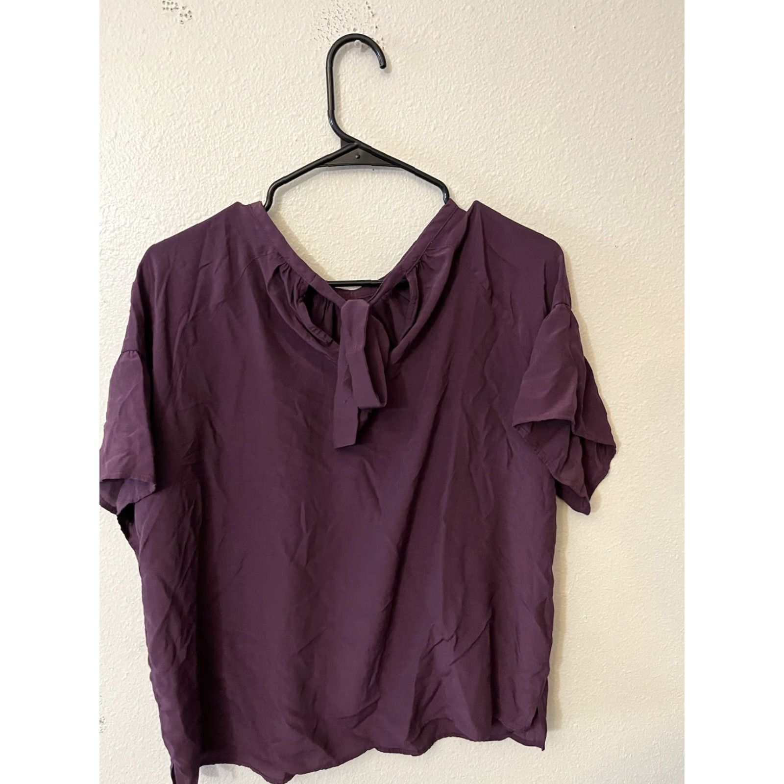 Loft LOFT Blouse Shirt Women’s Plum Purple Flutter Sleeve Tie Back Size PM Petite Two-Tone Floral Bow Workwear Modern Basic Womens Size M / US 6-8 / IT 42-44 - 2 Thumbnail