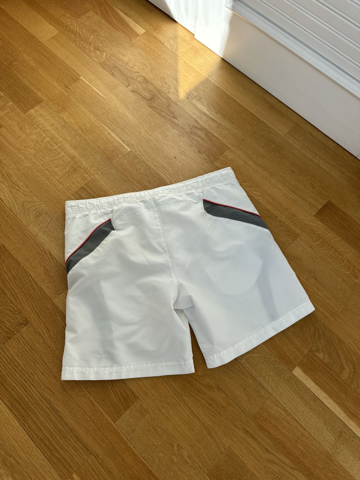 Nike Vintage Nike Shorts White Men M Size Fit Logo Size US 33 - 2 Thumbnail