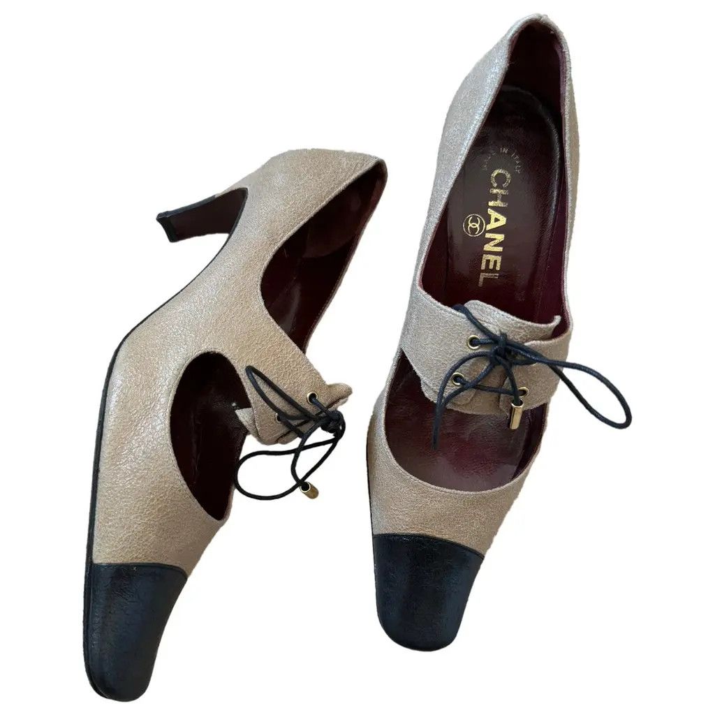 Chanel Chanel 2000s Black Beige Leather Pumps Heels Size 37 EU Size US 6 / IT 36 - 1 Thumbnail
