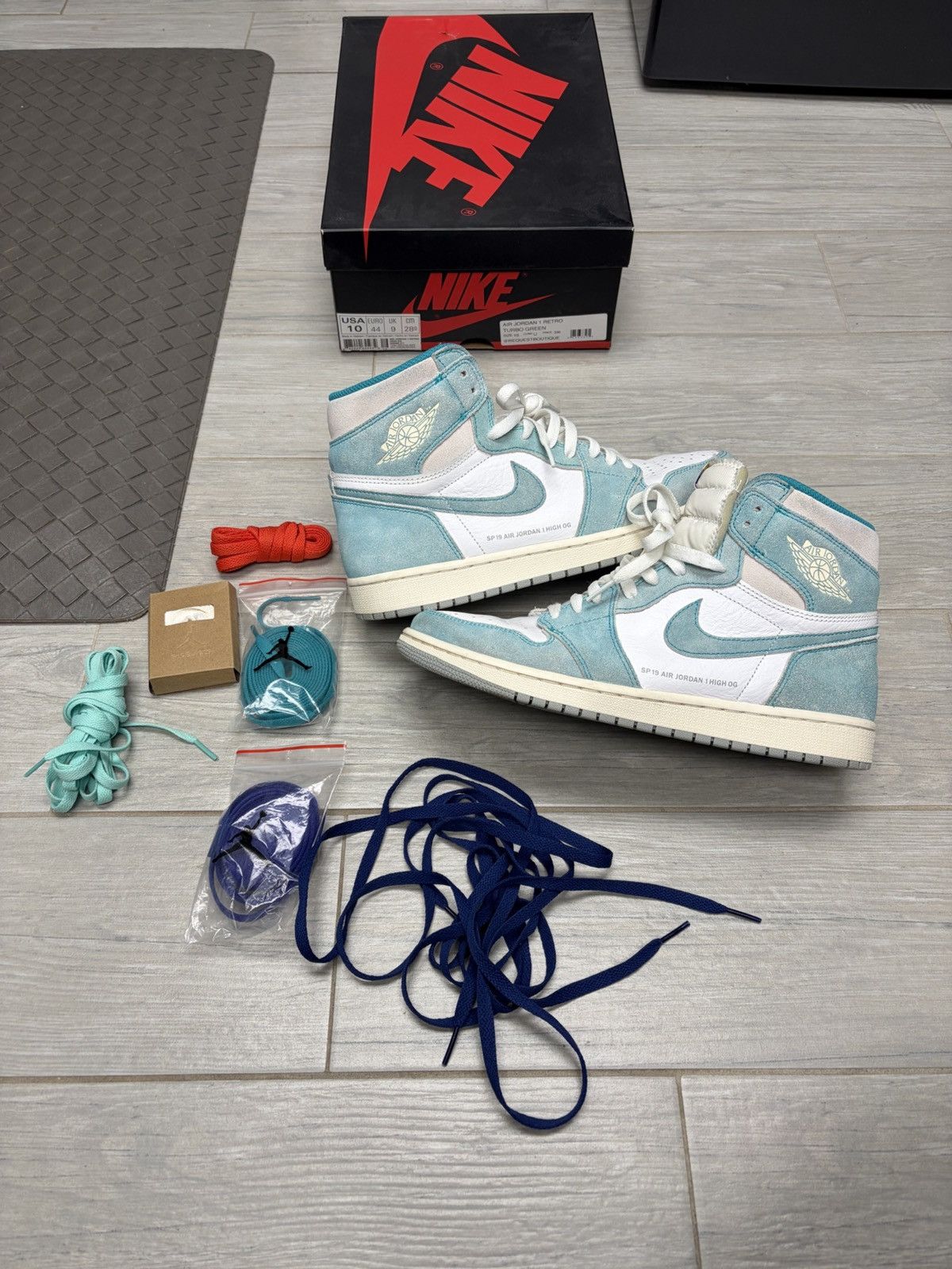 Nike Jordan 1 Retro High Turbo Green SIZE 10 US MEN used Size US 10 / EU 43 - 1 Thumbnail