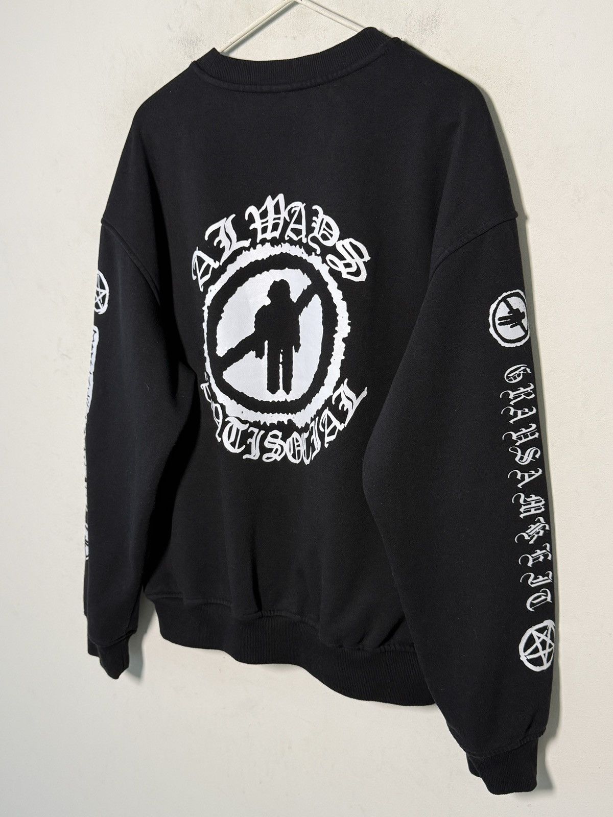 Band Tees GRAUSAMKEIT graphic sweatshirt with full multi-print layout. Size US L / EU 52-54 / 3 - 4 Thumbnail