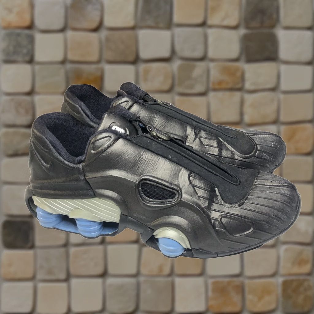 Nike VINTAGE Nike Shox XT Zipper Sneakers Men 13 Black Silver 2001 173327 041 Size US 13 / EU 46 - 1 Thumbnail