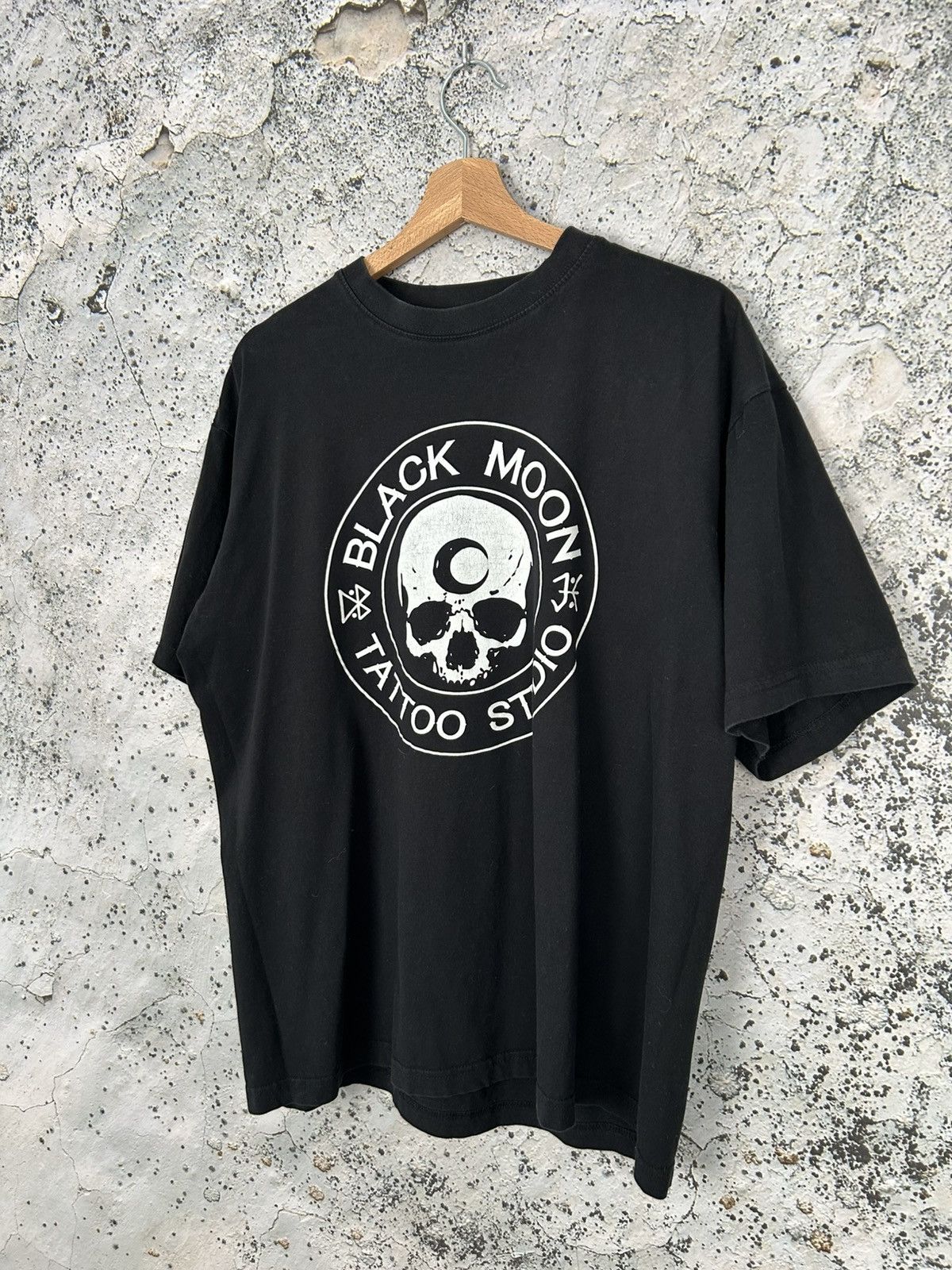 Band Tees × Vintage Vintage Black Moon Tattoo Studio Skull Horror Graphic Tee Size US L / EU 52-54 / 3 - 2 Thumbnail