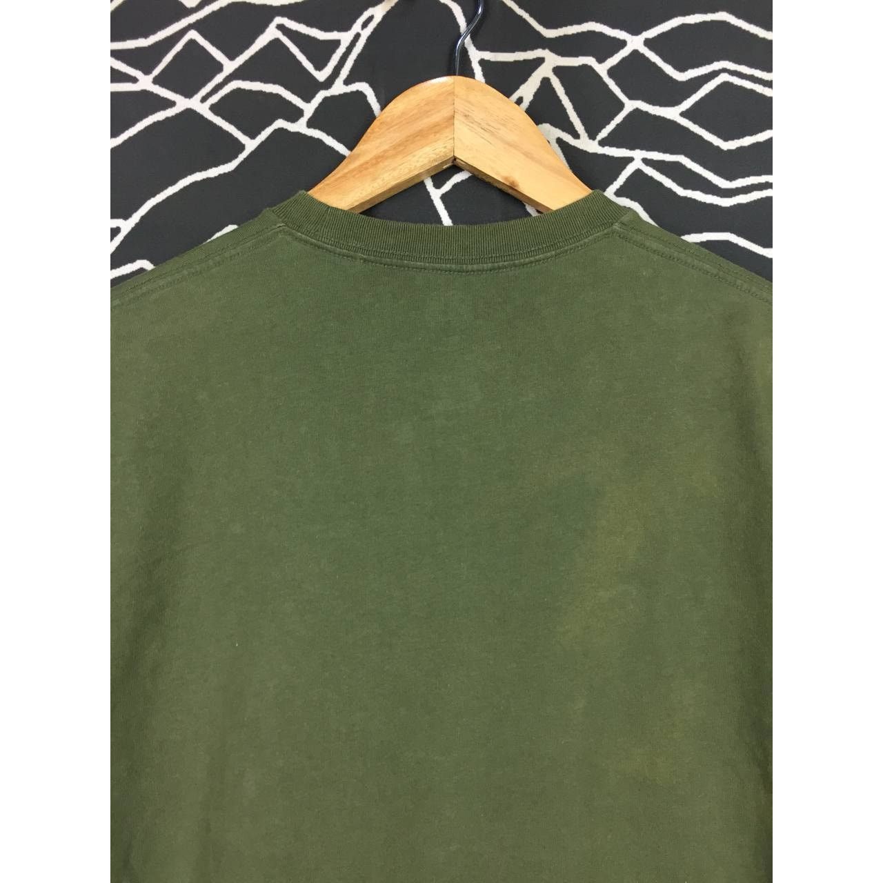 Uniqlo Uniqlo UT x Godzilla World Mothra Against Godzilla Tee Size US M / EU 48-50 / 2 - 6 Thumbnail
