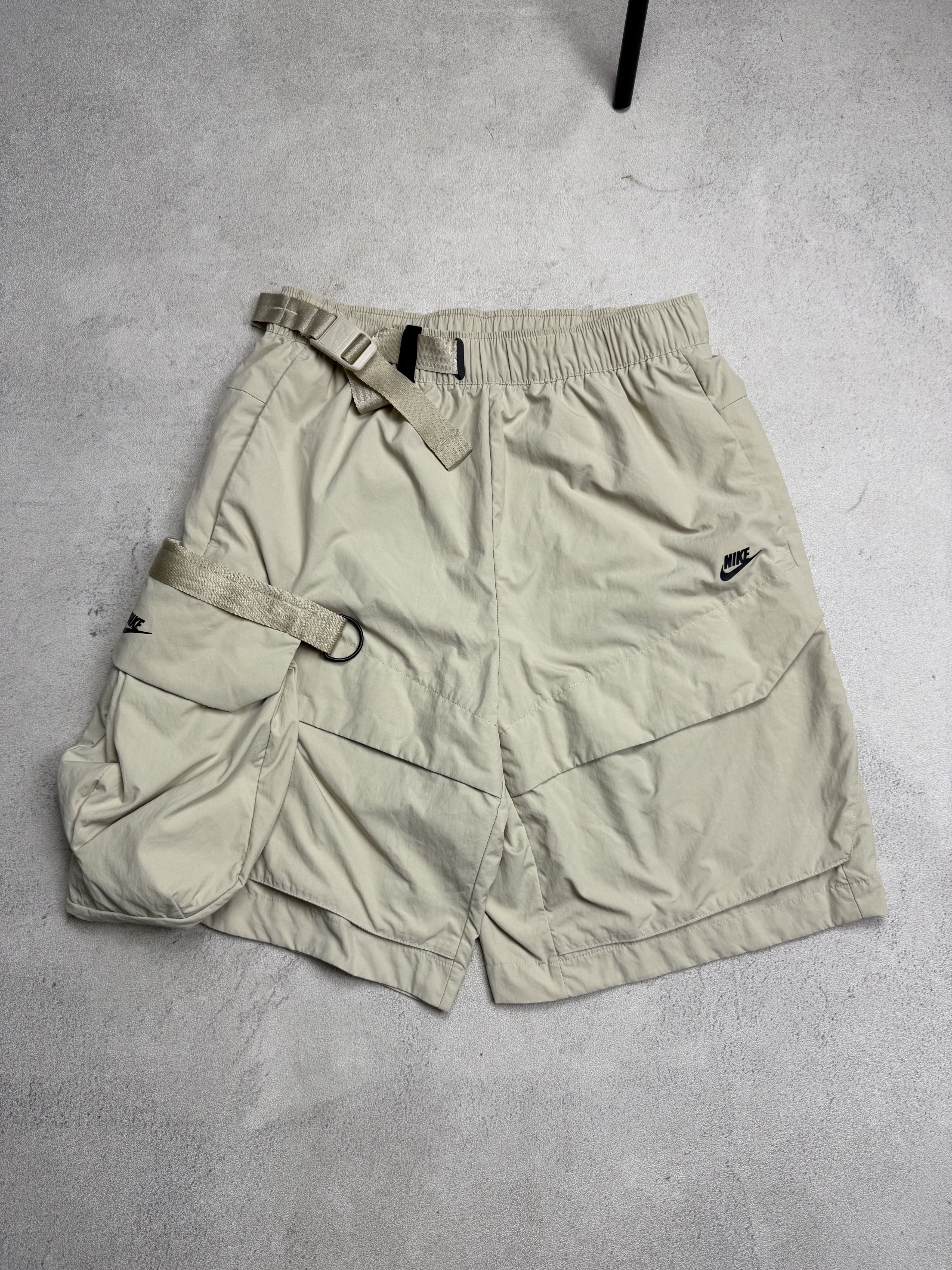 Nike Nike Tech Pack Shorts Multipocket Size US 32 / EU 48 - 1 Thumbnail