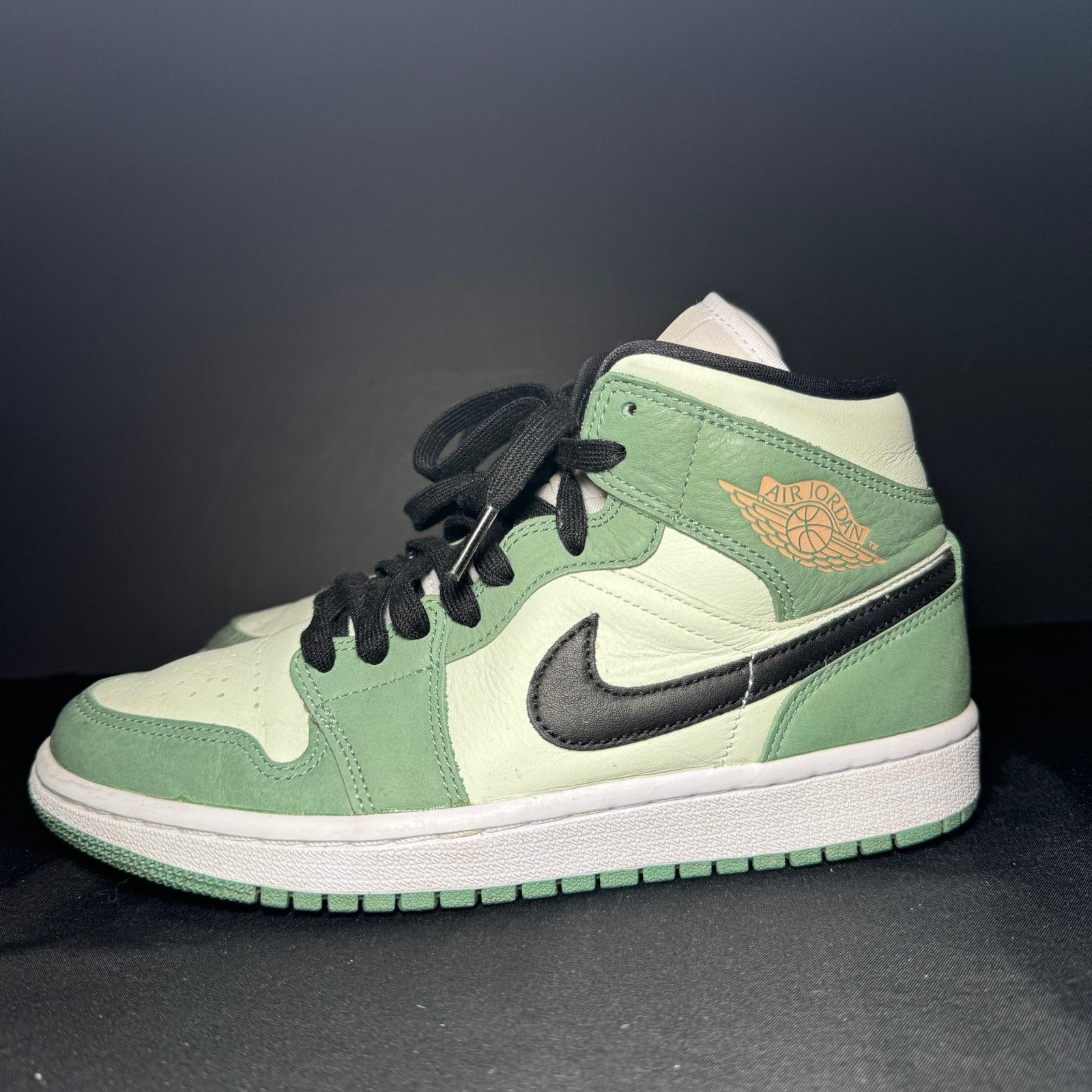 Jordan Brand × Nike Size 7.5 - Air Jordan 1 Mid SE Dutch Green Women's Shoes Size US 7.5 / IT 37.5 - 9 Thumbnail