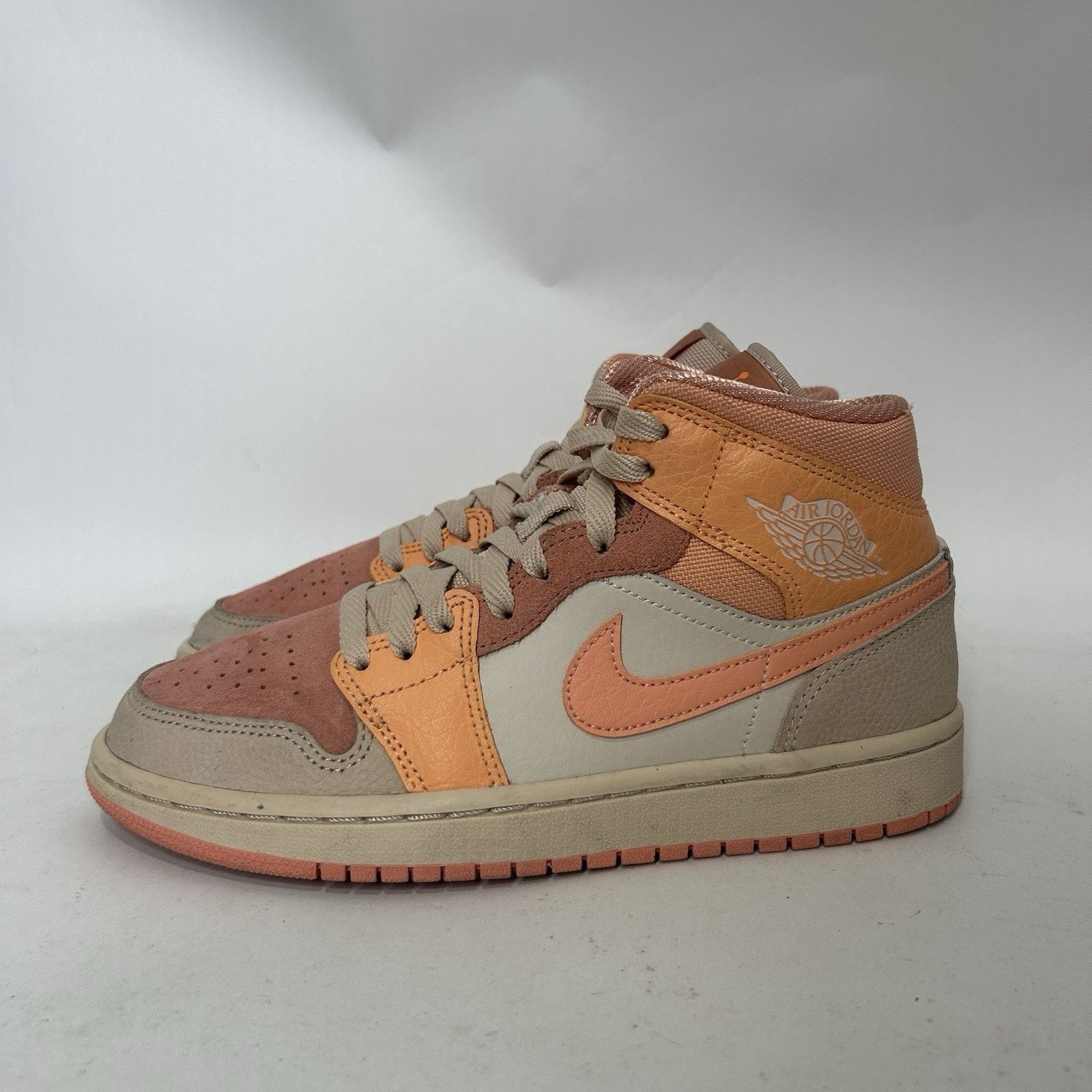 Jordan Brand Nike Air Jordan 1 Retro Mid WMNS “Apricot Orange” DH4270-800 Size US 7.5 / IT 37.5 - 6 Thumbnail