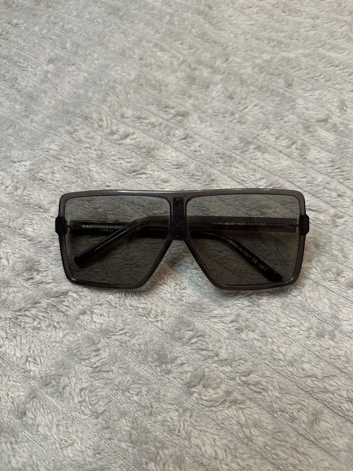 Saint Laurent Paris Saint Laurent Black SL 183 Betty 005 Women/Men Sunglasses Size ONE SIZE - 9 Thumbnail