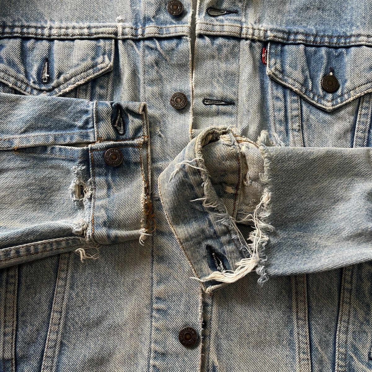 Levi's × Levi's Vintage Clothing Distressed Levis Denim Trucker Jacket Made In USA Size US L / EU 52-54 / 3 - 21 Thumbnail