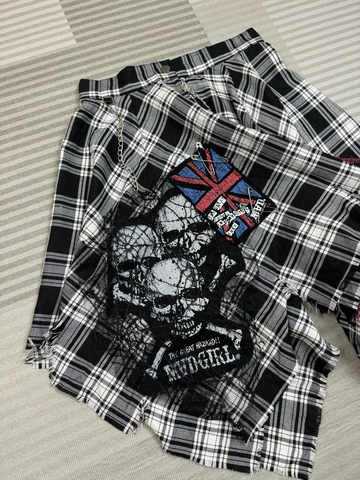 If Six Was Nine Mad Punk Girl Skirt Skull Plaid Size 25" / US 0 / IT 36 - 2 Thumbnail