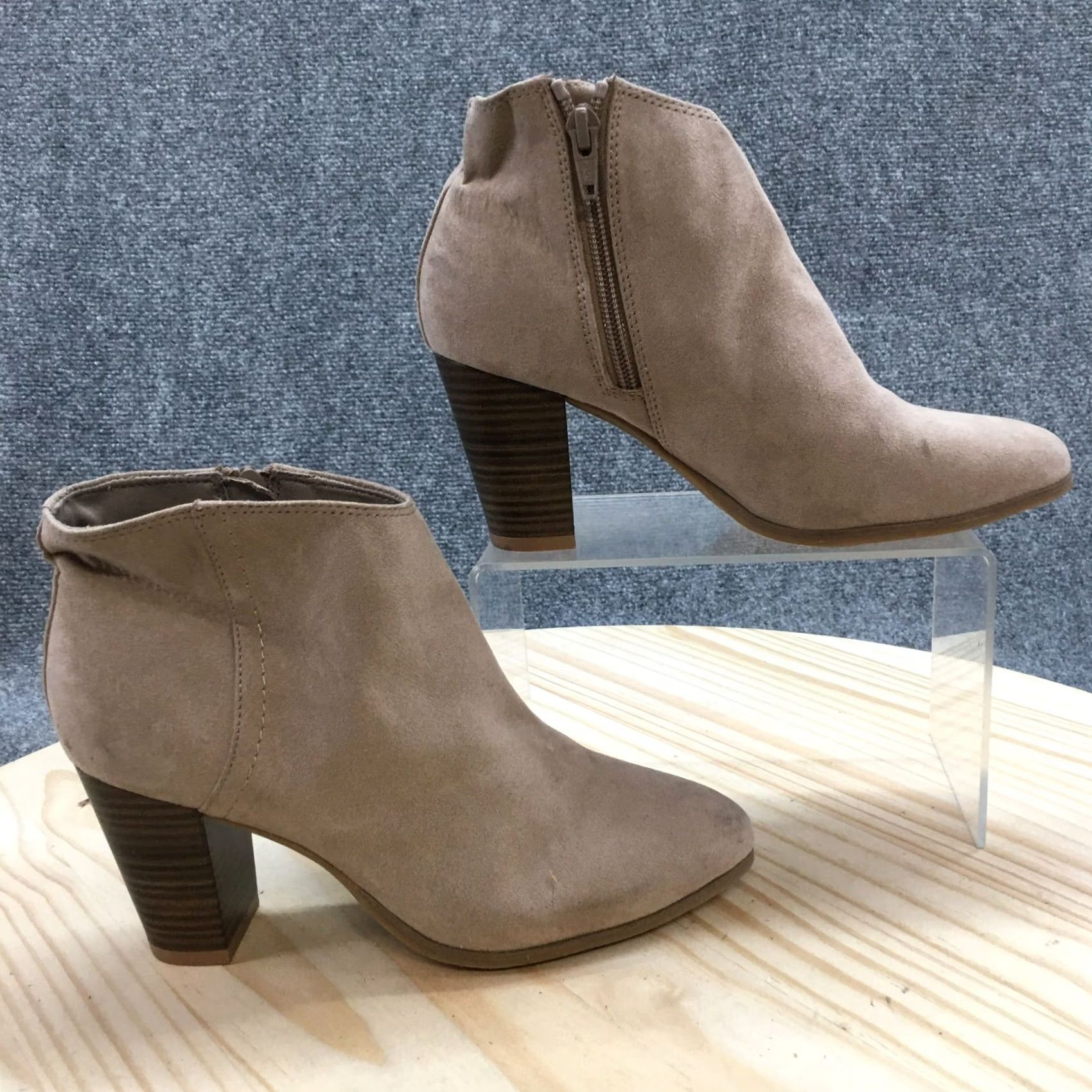 Old Navy Old Navy Boots Womens 6 Ankle Booties Beige Faux Suede Side Zip Casual Heeled Size US 6 / IT 36 - 2 Thumbnail