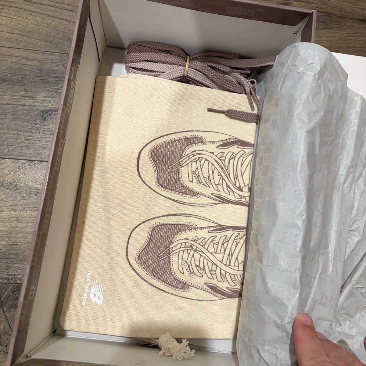 Kith × New Balance Kith New Balance 990v1 Dusty Rose Size US 8 / EU 41 - 9 Thumbnail
