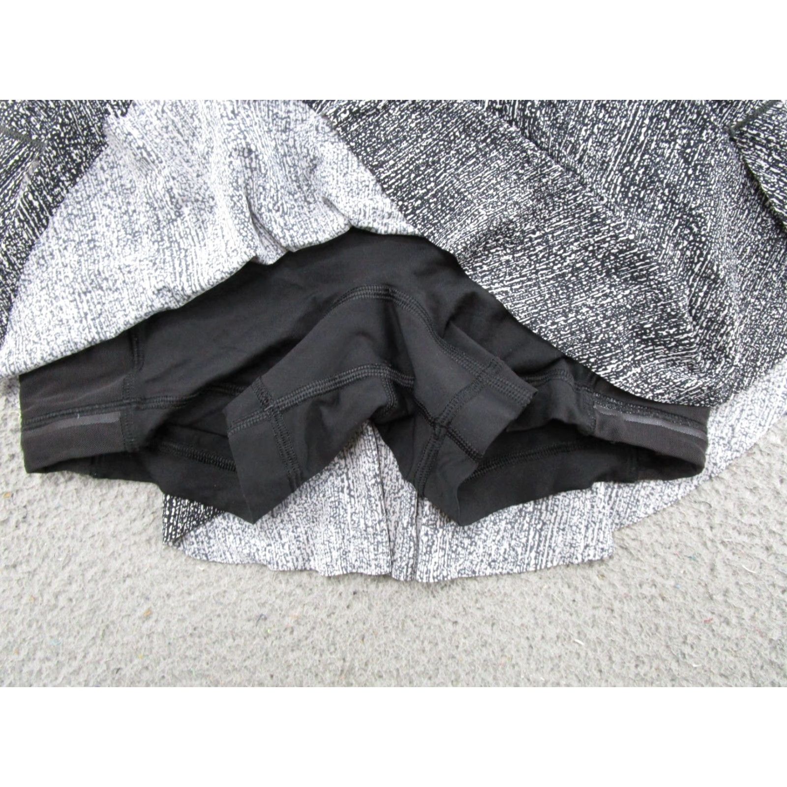 Lululemon Lululemon Skort Tennis Quick Pace Black White Womens Size 2 Zip Pocket Skirt Athletic Athleisure Short Summer Spring Fall Size 26" / US 2 / IT 38 - 2 Thumbnail