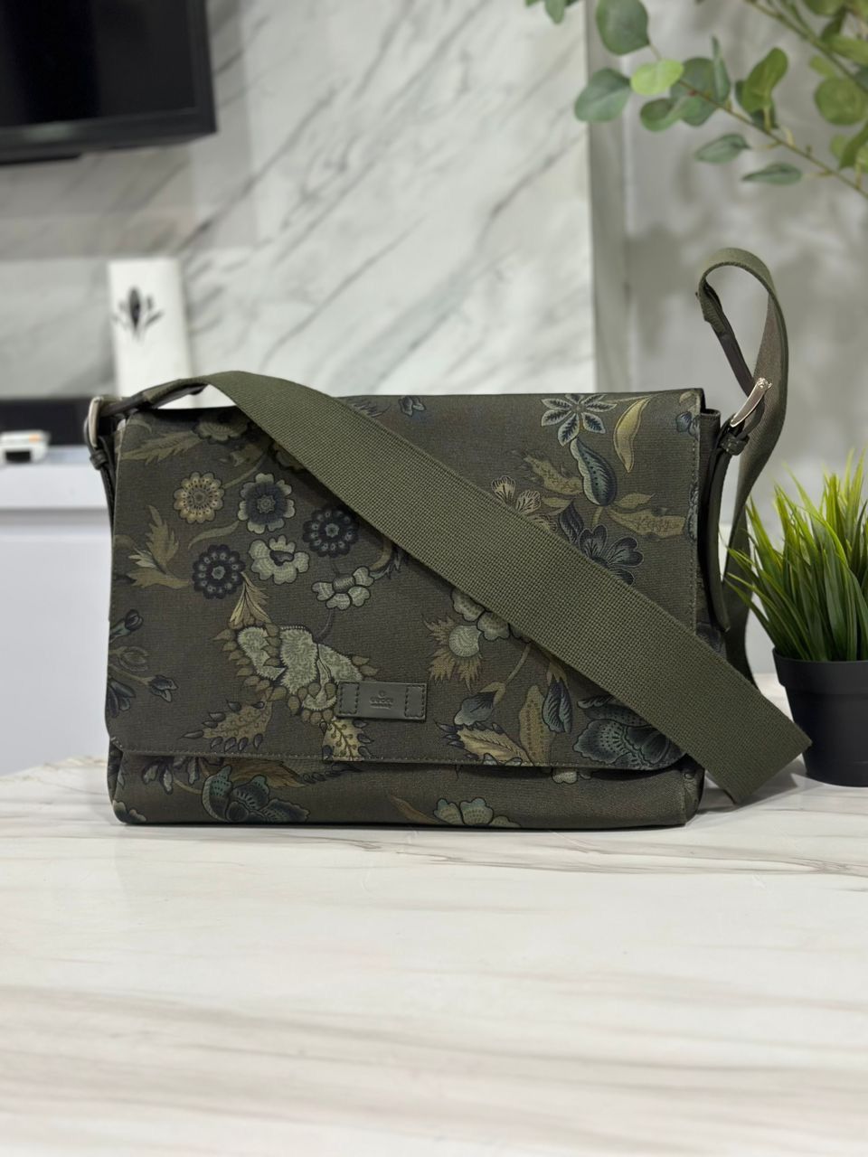 Gucci Authentic Gucci Green Canvas Shoulder Bag Size ONE SIZE - 16 Thumbnail