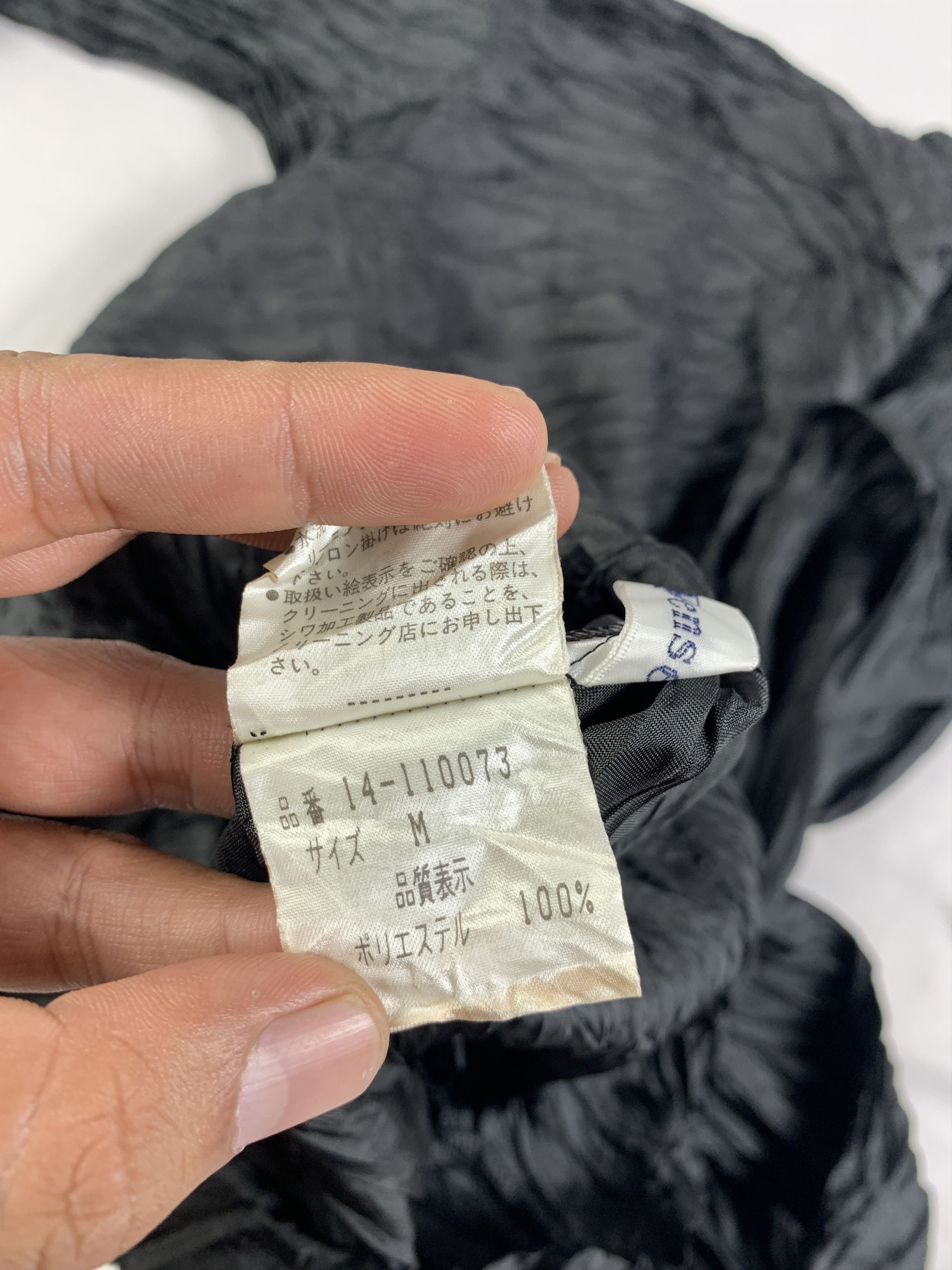Japanese Brand 2000s Vert Dense Black Wrinkle Pleats Shirt (M) Size M / US 6-8 / IT 42-44 - 8 Thumbnail