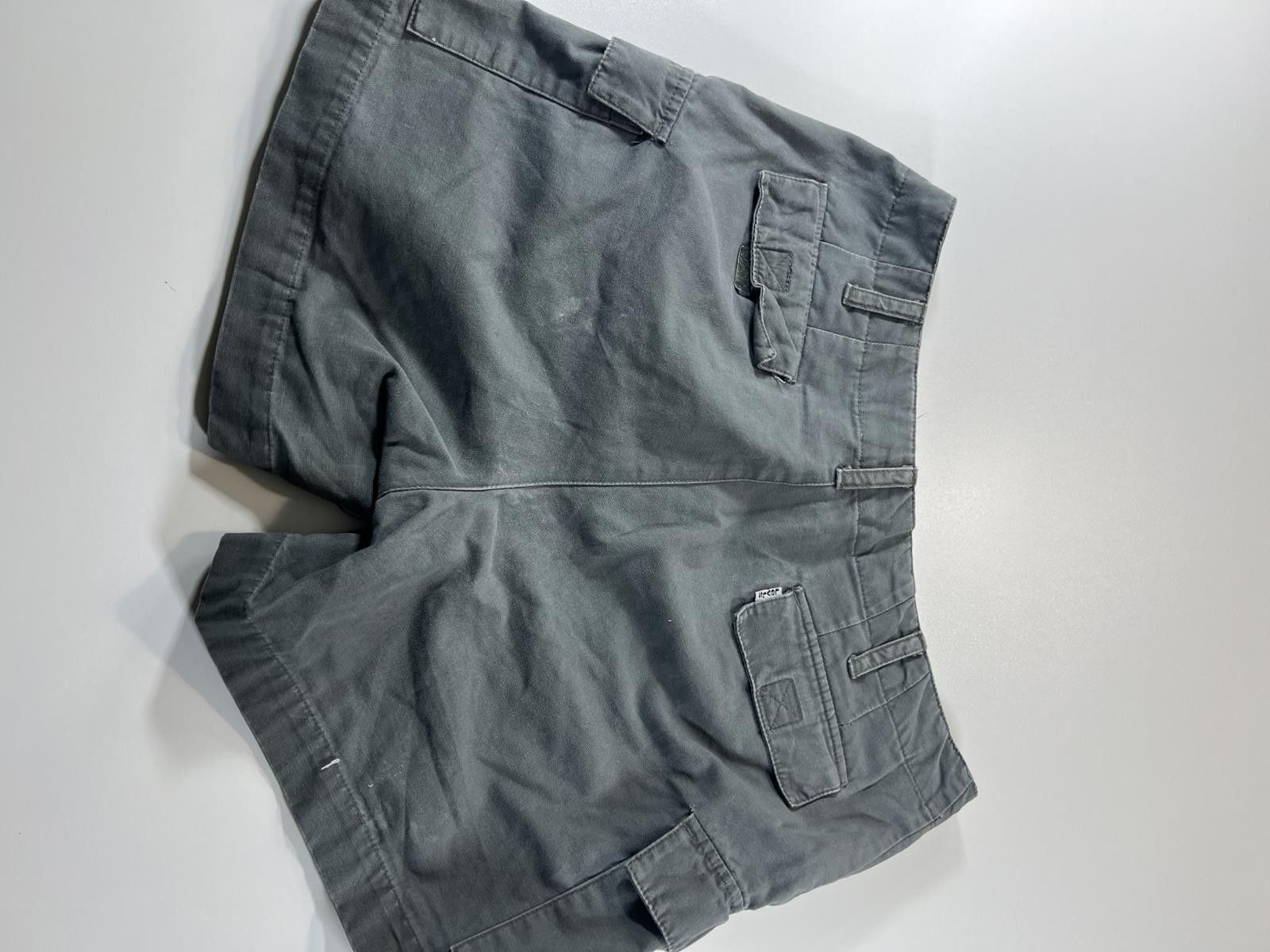 Old Navy Vintage Levi’s Men's Gray Cargo Shorts Size 33 Size US 31 - 9 Thumbnail