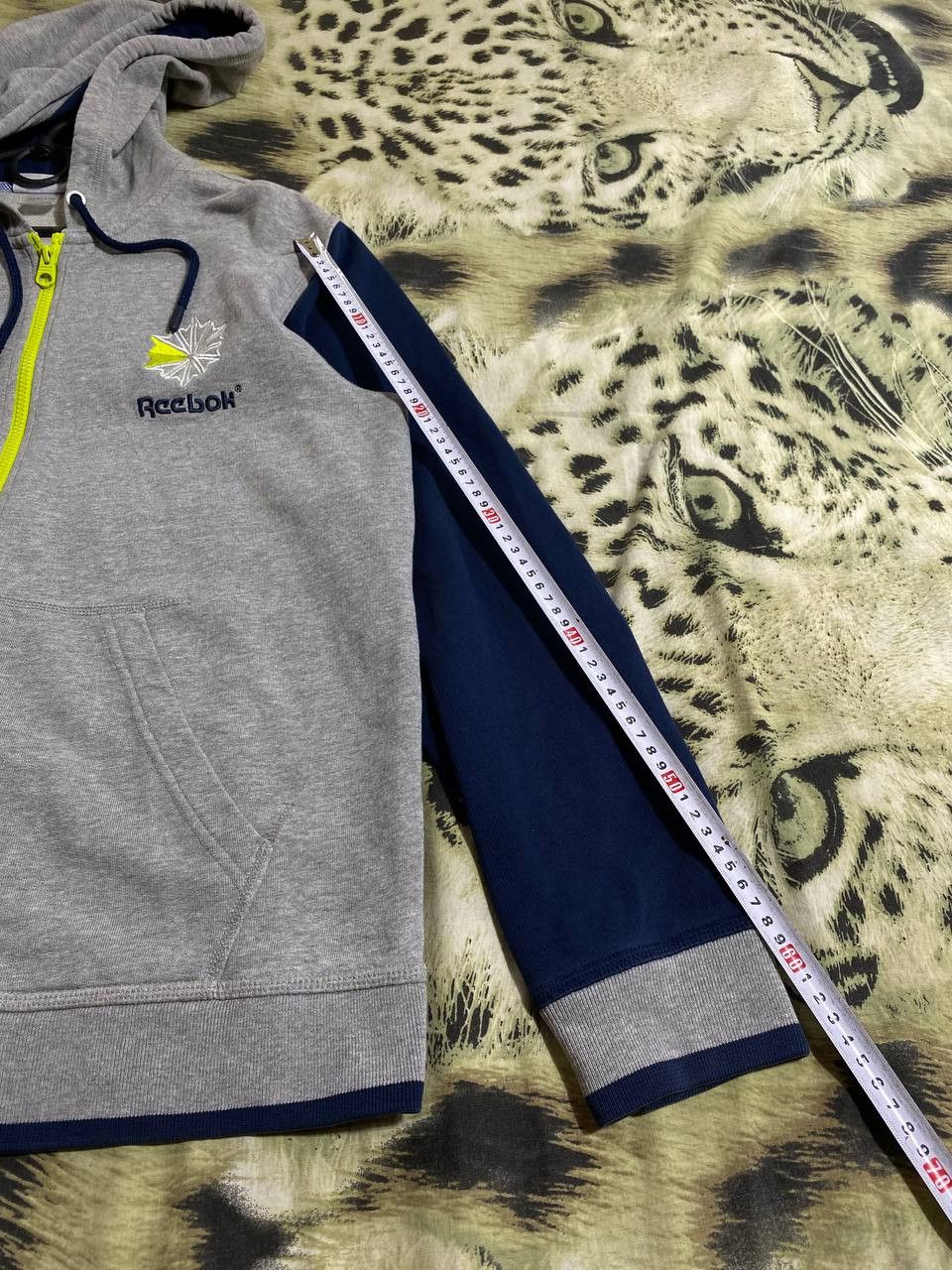 Reebok × Vintage Rare Vintage Reebok Big Logo Essentials Sweatshirt Size US L / EU 52-54 / 3 - 6 Thumbnail