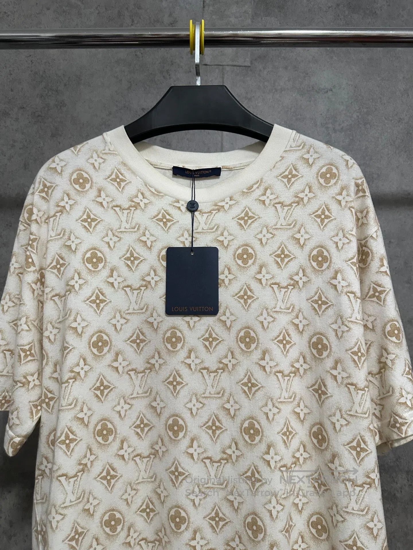 Louis Vuitton LV Logo All-over Print Round Neck T-shirt. Size US XL / EU 56 / 4 - 2 Thumbnail