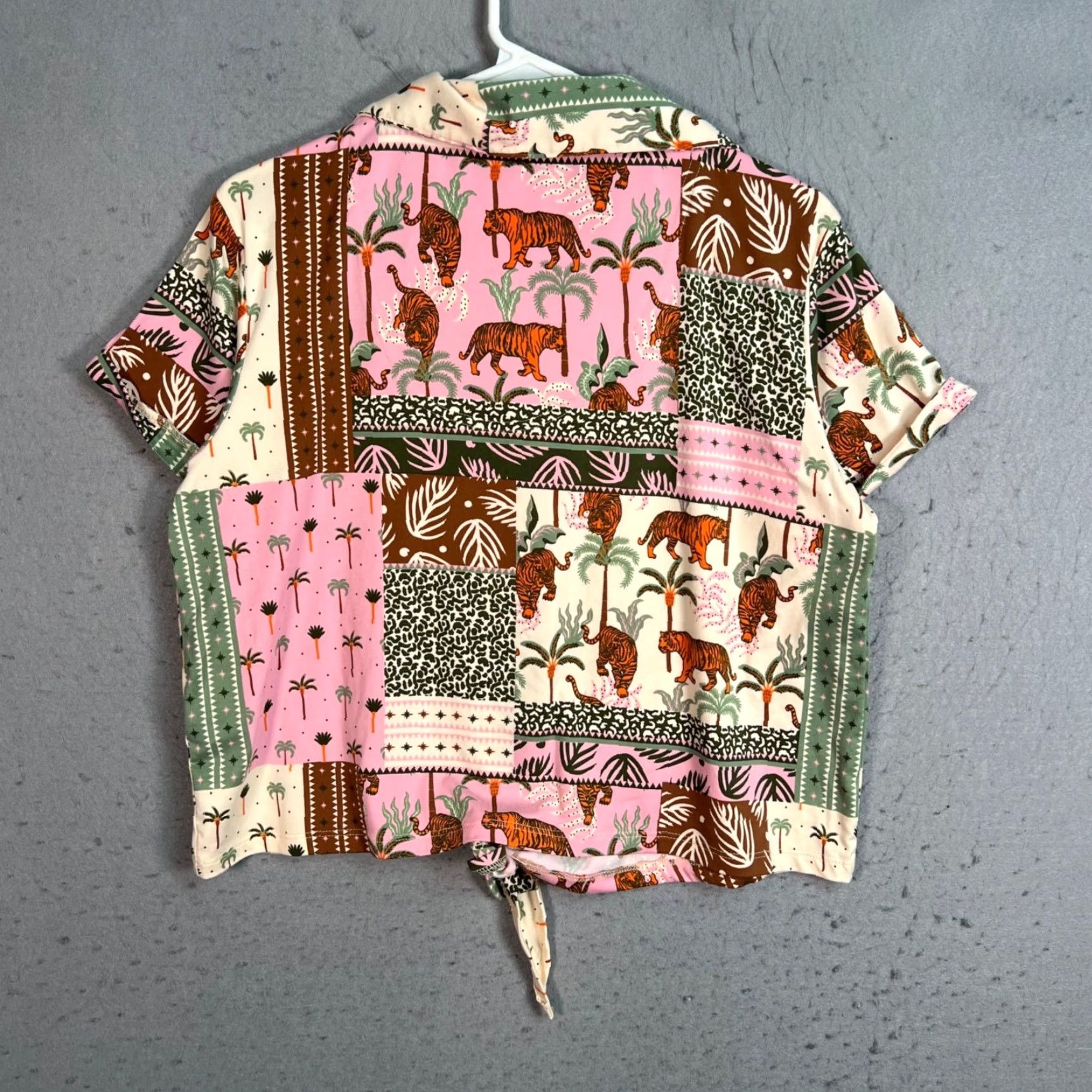 Vintage VINTAGE Chelsea Peers Shirt Adult Womens Small Pink Tropical Tiger Print Tie Front Recycled Fabric Womens Size S / US 4 / IT 40 - 2 Thumbnail