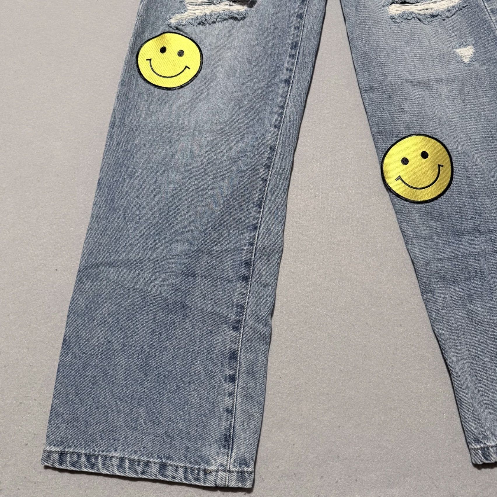 Forever 21 Forever 21 Jeans Women's Blue Denim Distressed Smiley Patch Baggy - 27 Size 27" / US 4 / IT 40 - 5 Thumbnail