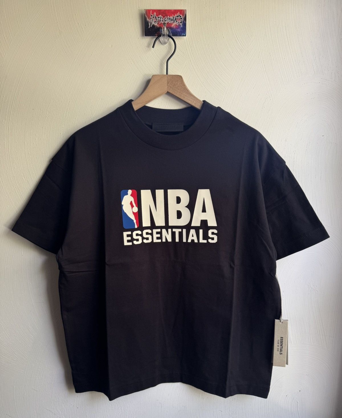 Essentials × NBA Fear Of God Essentials NBA Tee Black Size US XS / EU 42 / 0 - 1 Thumbnail