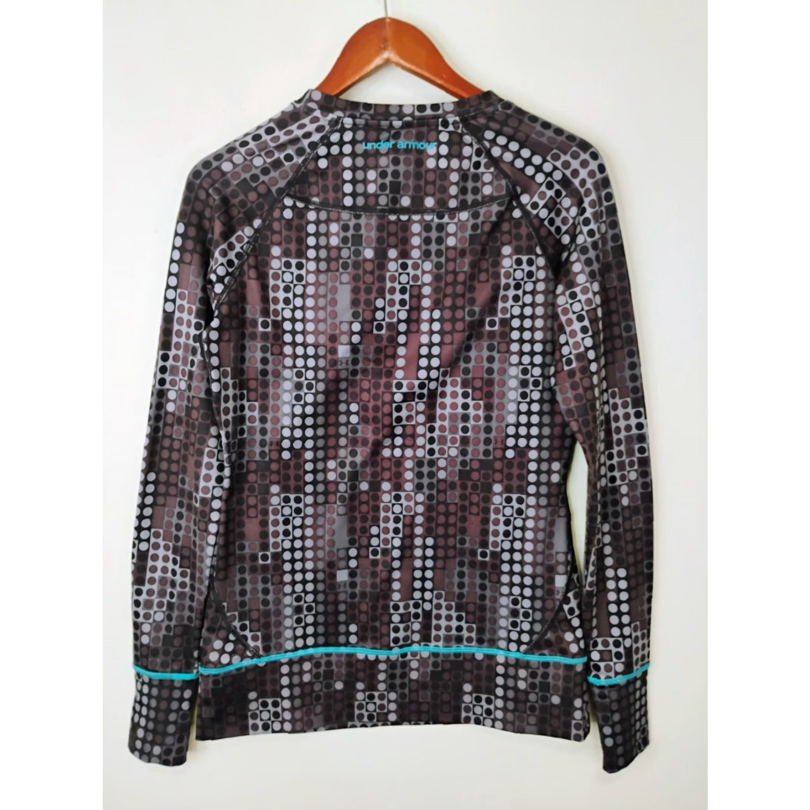 Under Armour Under Armour Cold Gear Shirt Long Sleeve Womens Medium Abstract Thumb Holes Size M / US 6-8 / IT 42-44 - 2 Thumbnail