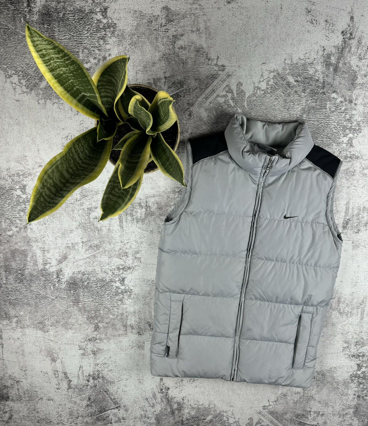 Nike Vintage 90S-OOS Rare Nike Streetwear Grey Swoosh Logo Vest Size US S / EU 44-46 / 1 - 1 Thumbnail