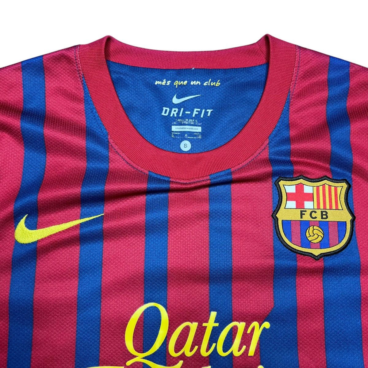 Nike 2011 Nike Barcelona Home Football Soccer Long Sleeve Jersey Size US S / EU 44-46 / 1 - 3 Thumbnail