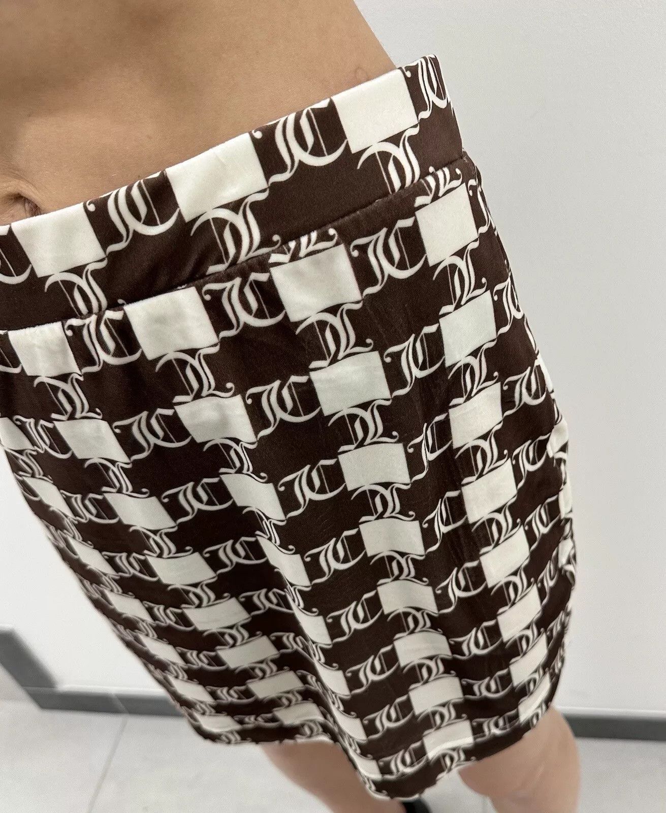 Juicy Couture NEW Juicy Couture Monogram Velour Velvet Skirt Size 30" / US 8 / IT 44 - 8 Thumbnail