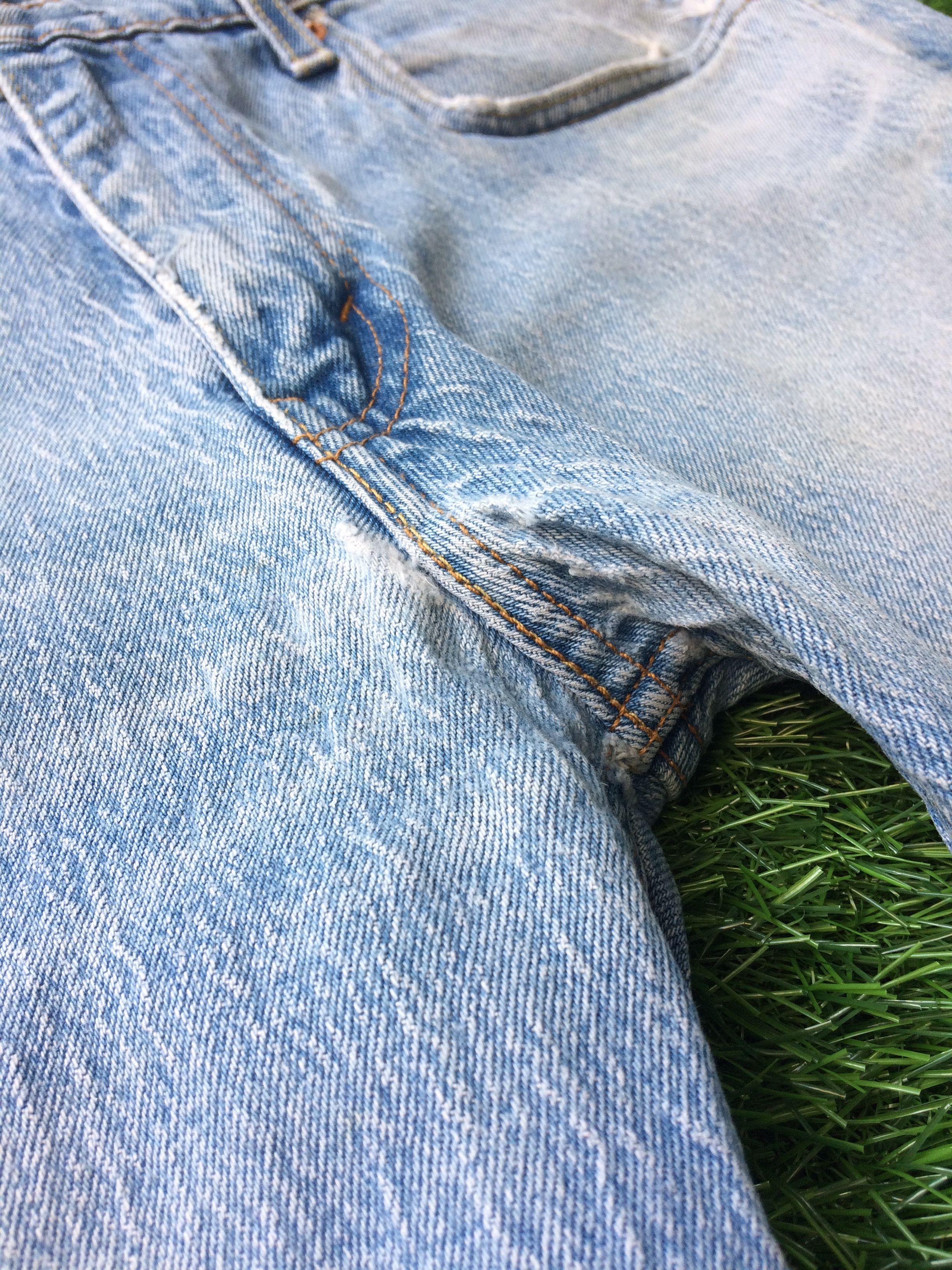 Jean Distressed Light Wash Levis 569 Jeans D-760 Size US 31 - 8 Thumbnail