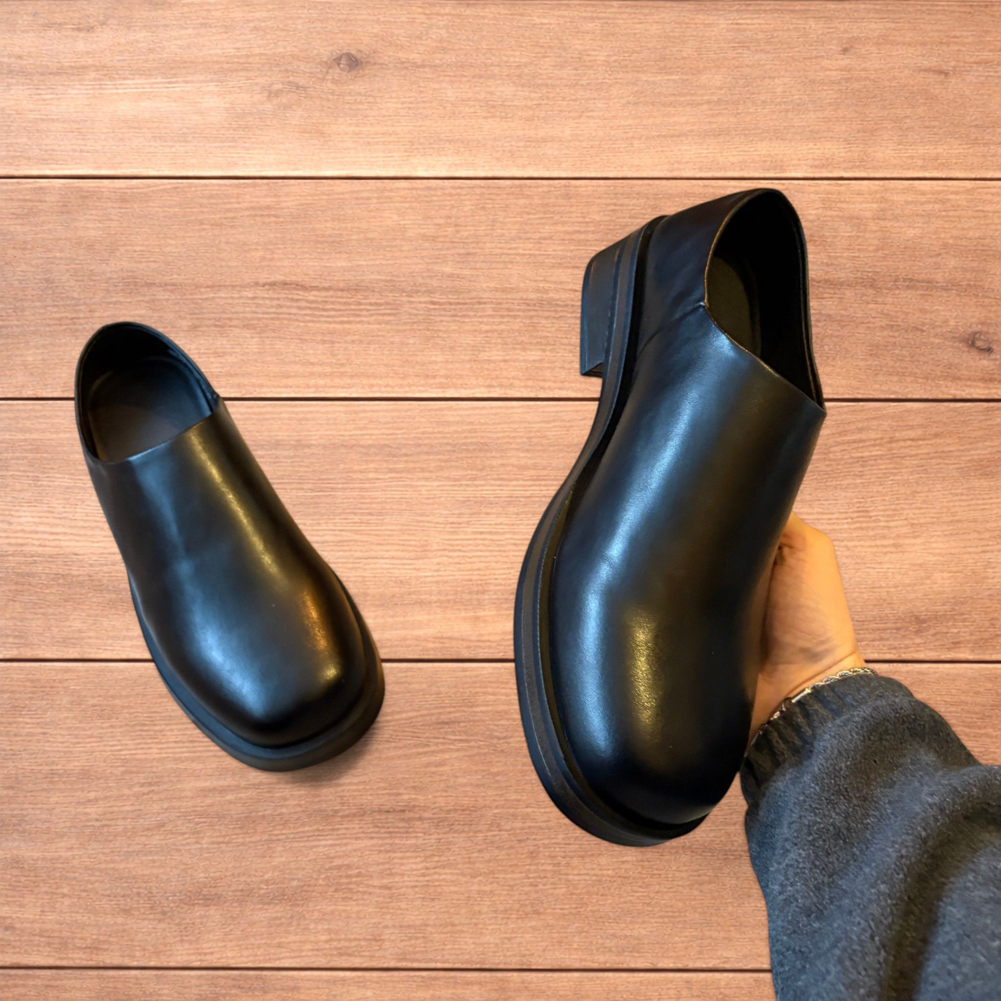 Japanese Brand Lovely faux leather slip on loafers shoes in black. Size US 11 / EU 44 - 4 Thumbnail