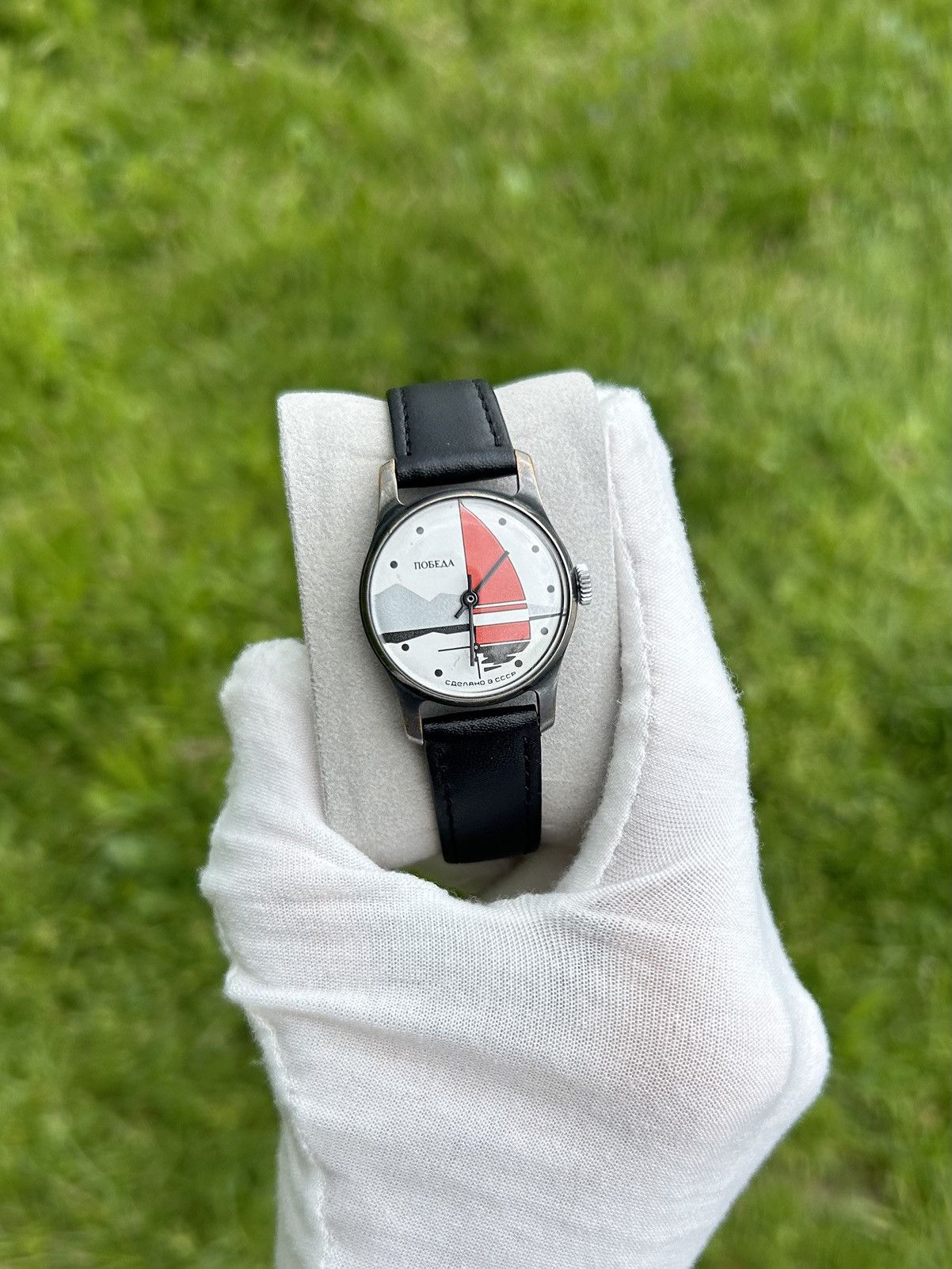 Vintage Vintage Watch Pobeda Soviet USSR Mechanical Wristwatch 1980s Size ONE SIZE - 2 Thumbnail