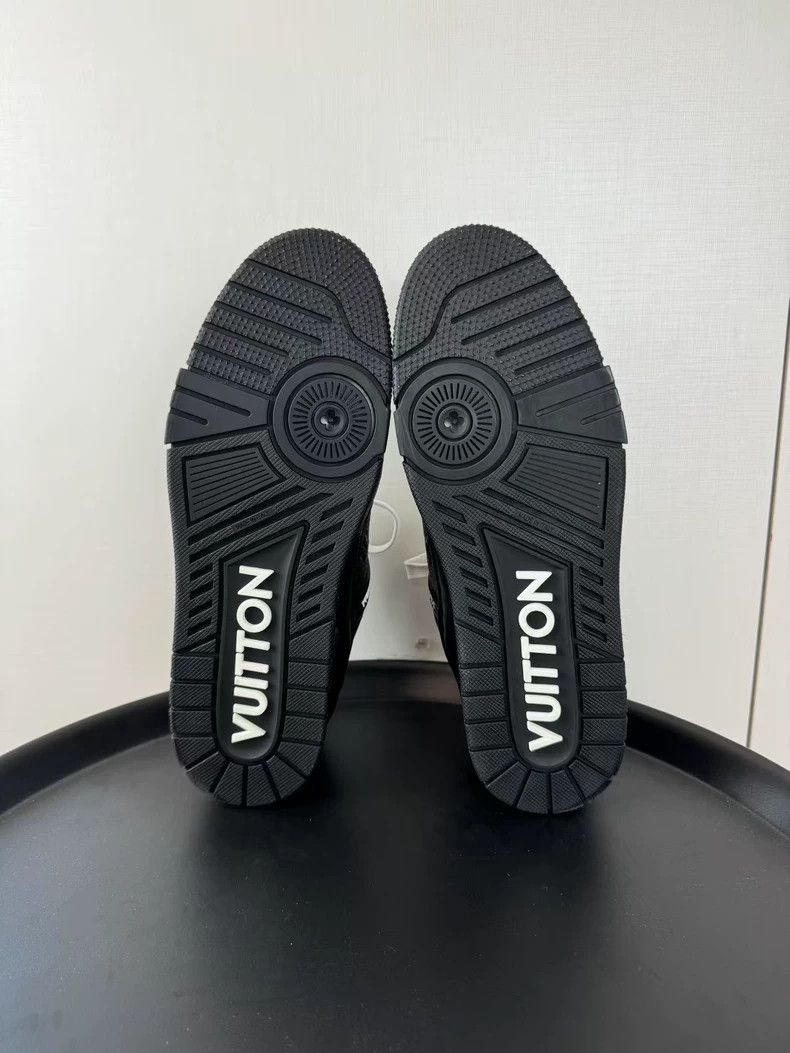 Louis Vuitton Louis Vuitton Black embossed reading Darth Vader Men's Sne Size US 10 / EU 43 - 5 Thumbnail