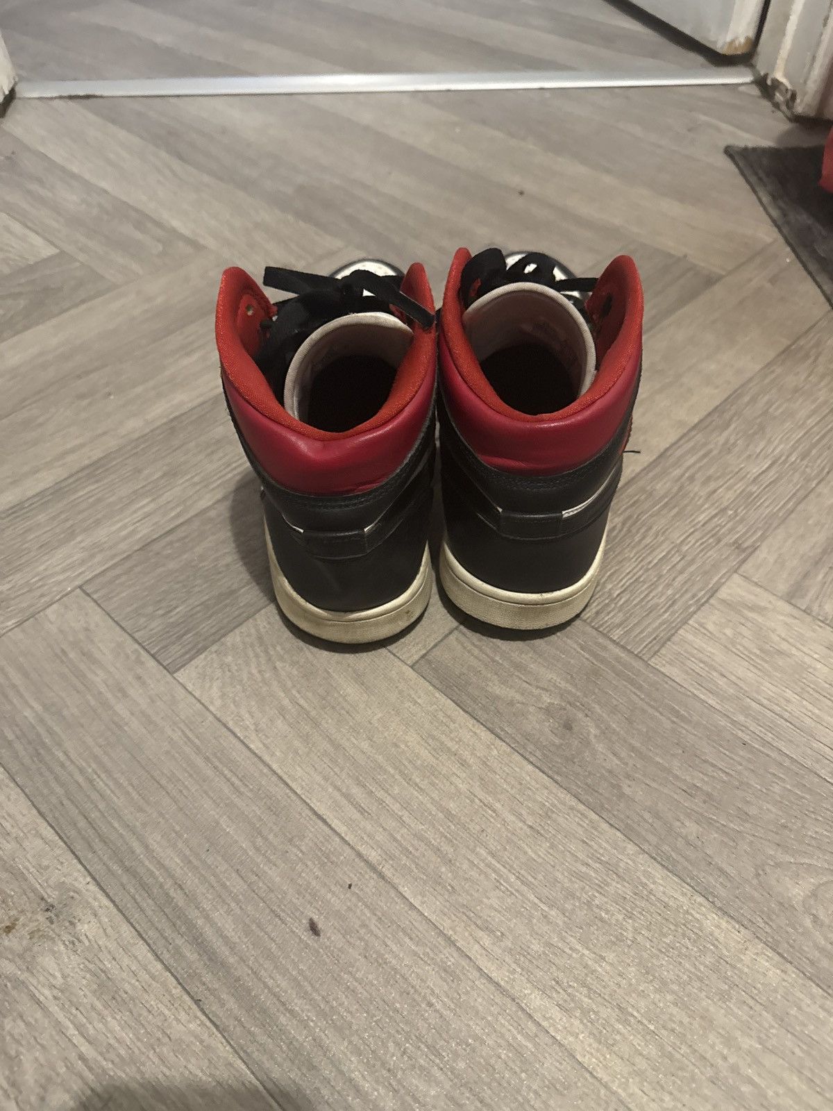 Nike Air Jordan 1s Size US 9.5 / IT 39.5 - 4 Thumbnail