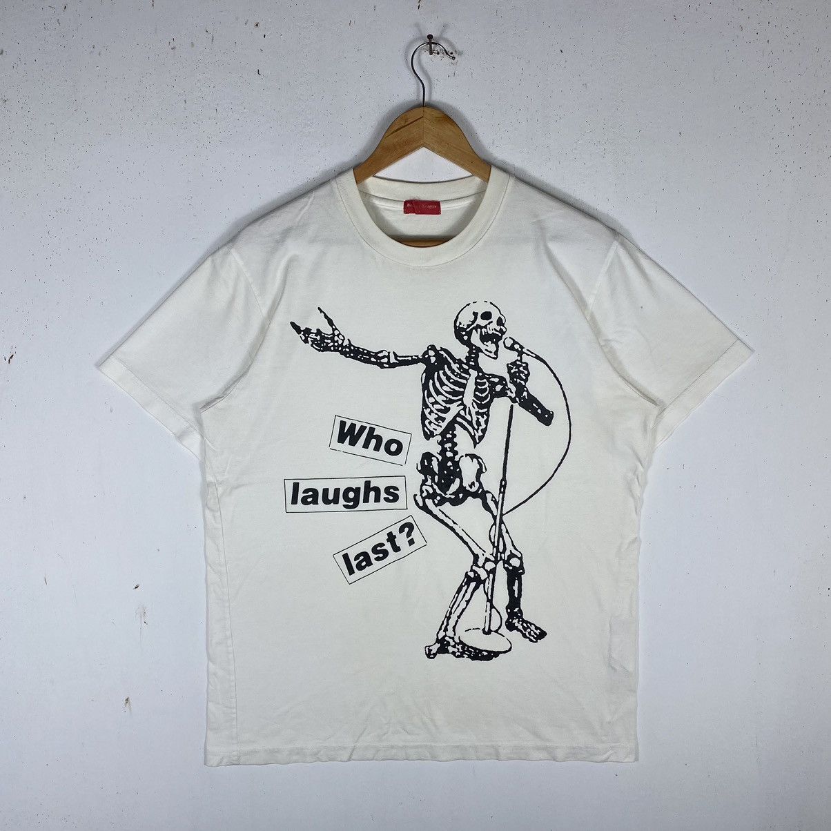 Barbara Kruger Vintage 00's BARBARA KRUGER Who Laughs Last Tee Size US L / EU 52-54 / 3 - 2 Thumbnail