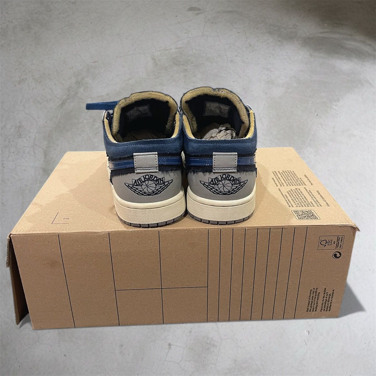 Nike Air Jordan 1 Low SE Craft Inside Out Obsidian Sneaker