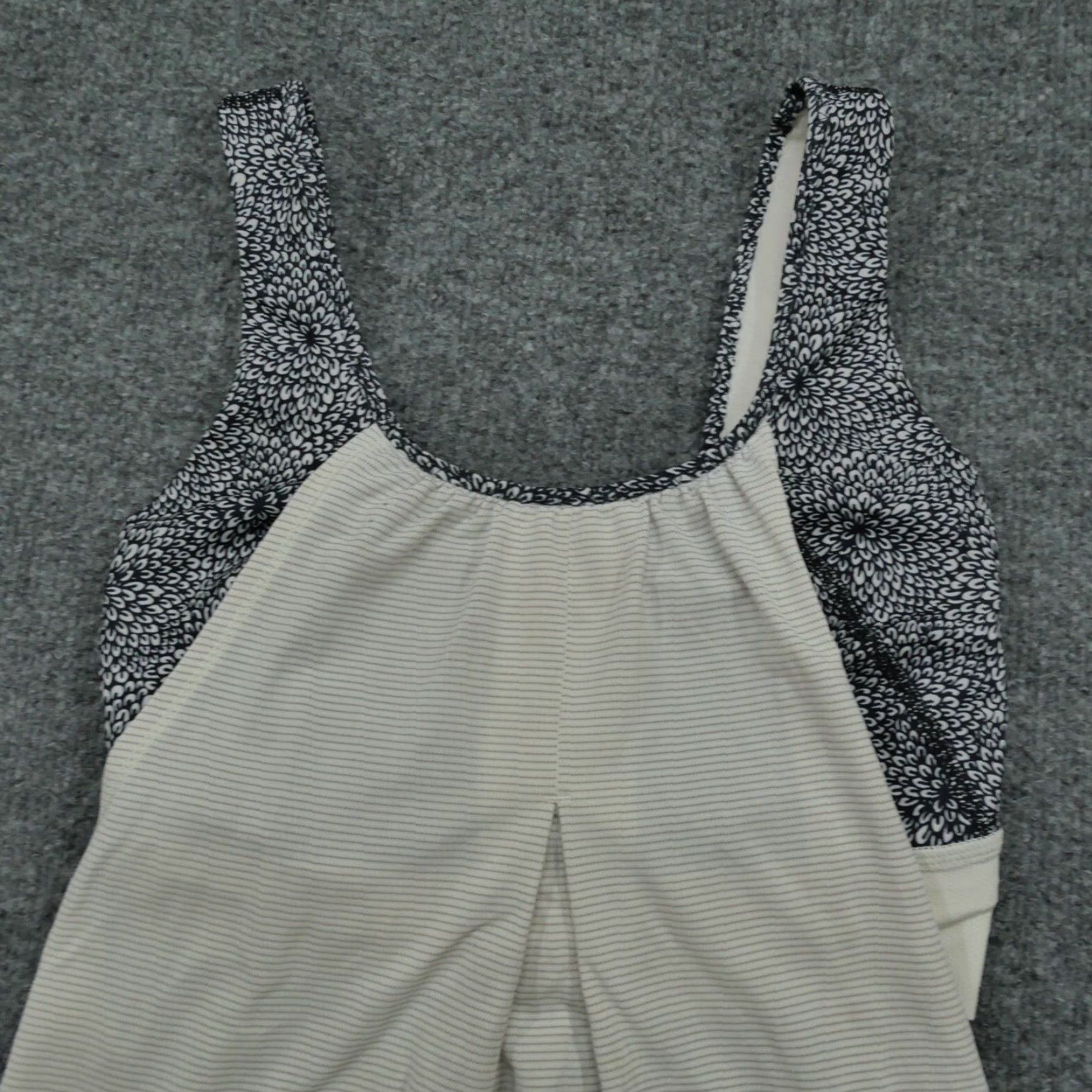 Under Armour Vintage Under armour Tank Womens Small S Black Solid Sports Athletic Shirt Womens Mens? Size S / US 4 / IT 40 - 2 Thumbnail