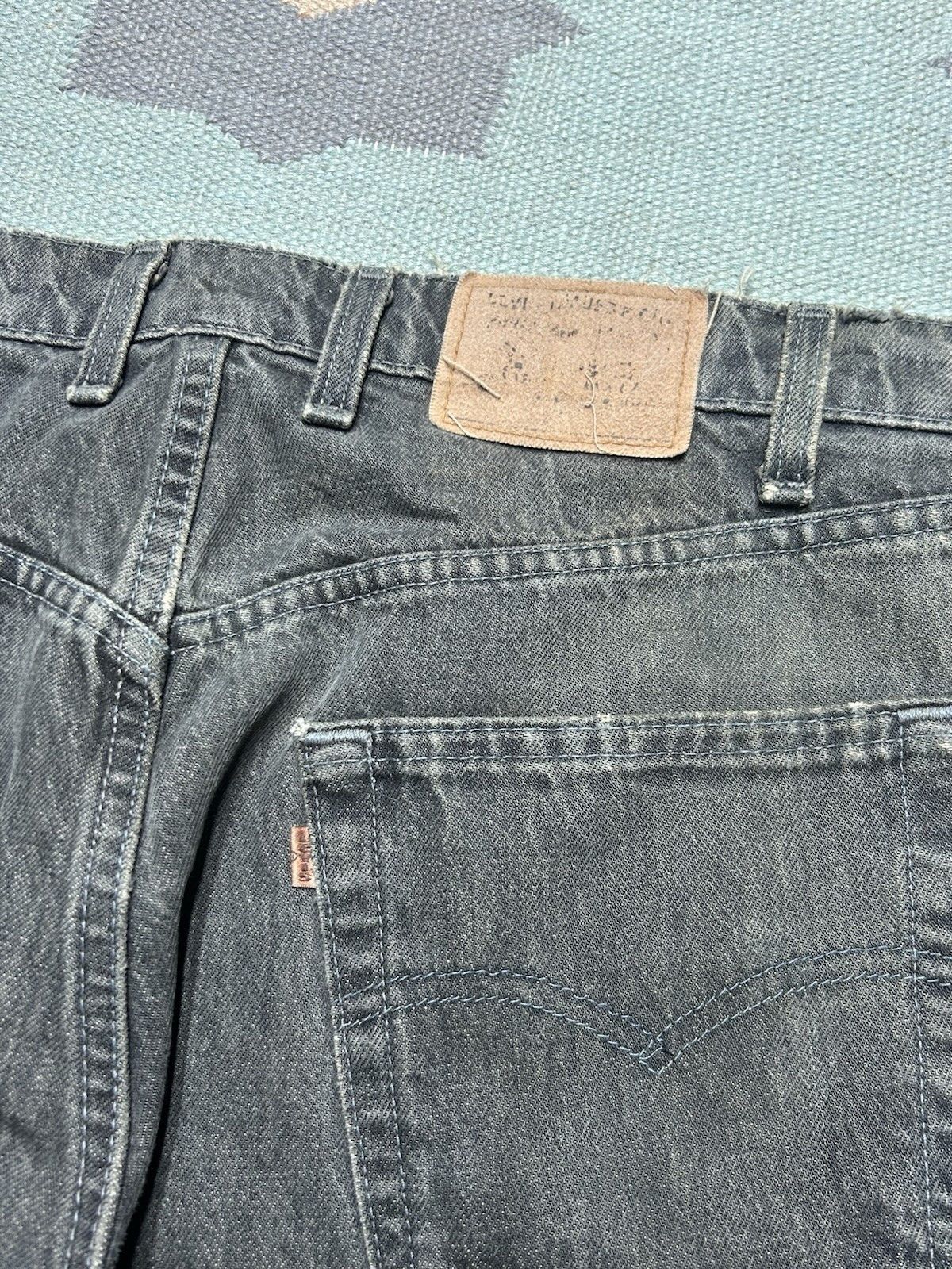 Vintage Vtg 90s Levi’s 546 jeans distressed goth grunge USA 36x30 Size US 36 / EU 52 - 4 Thumbnail