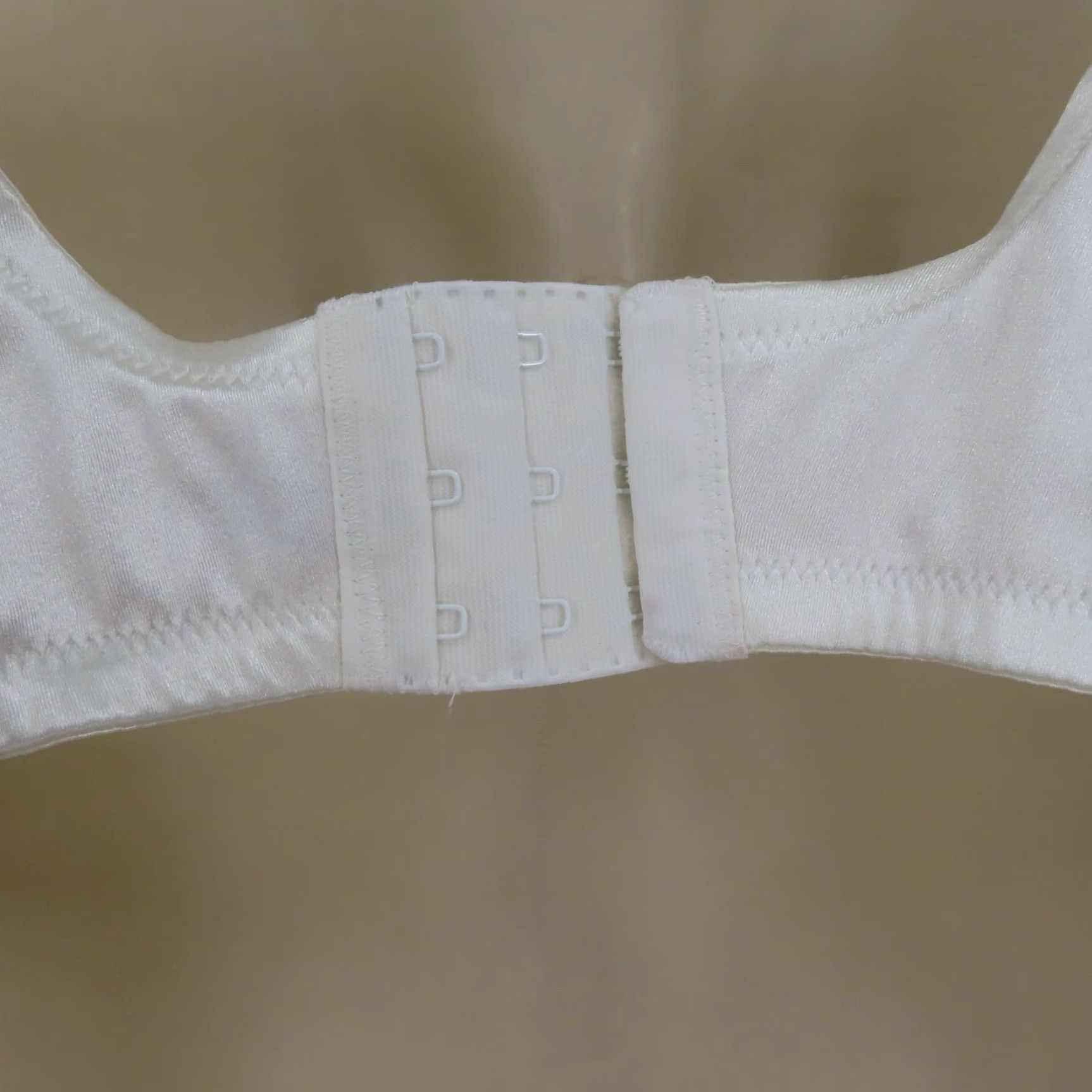 Vintage Enchanted Bra 44DD Minimizer Underwire Unlined White 537111 Size ONE SIZE - 7 Thumbnail