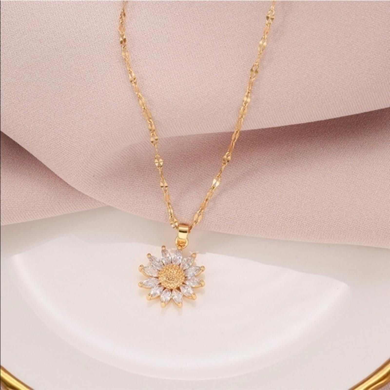 Designer Sunflower CZ Diamond Pendant Necklace 18K Plated Gd NWT Size ONE SIZE - 4 Thumbnail