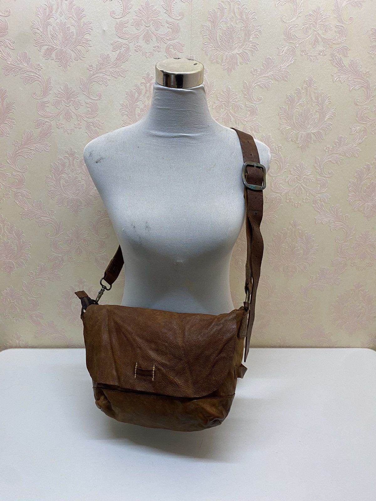 Japanese Brand Japanese Brand Green Label Relaxing Leather Sling Bag Size ONE SIZE - 2 Thumbnail