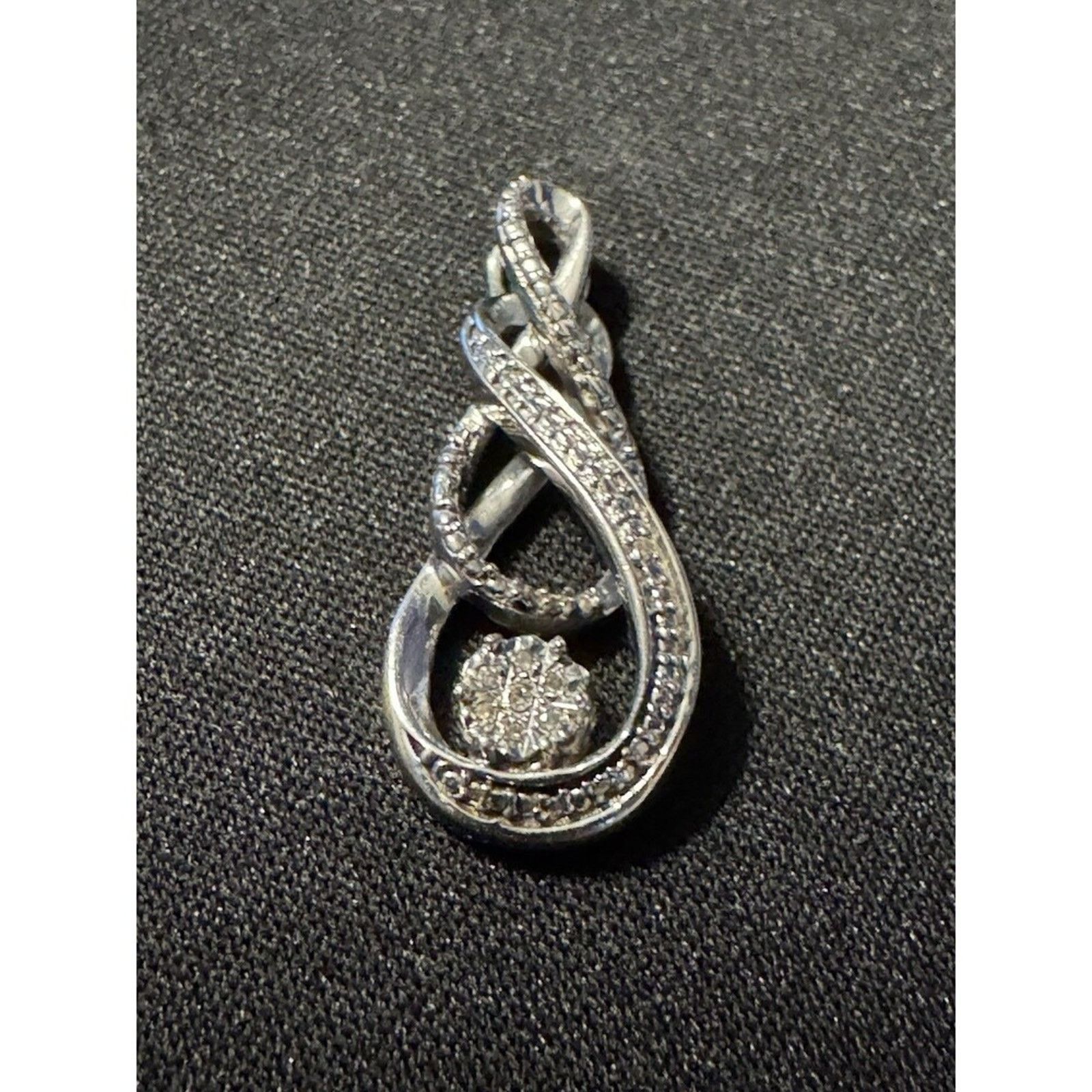 Other 925 Sterling Silver Diamond Pendant Middle Stone in Flower Size ONE SIZE - 1 Thumbnail