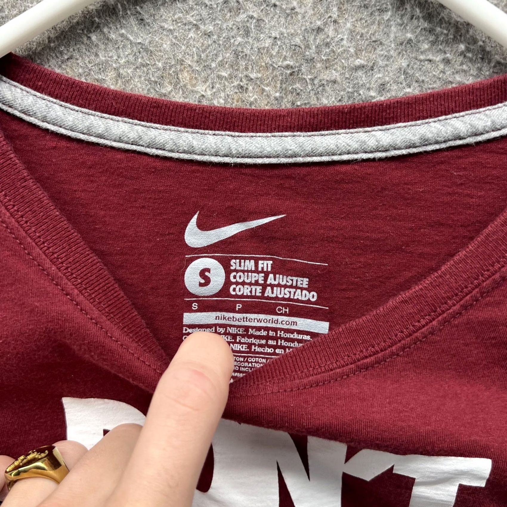 Nike Nike Shirt Womens Small Red Slim Fit Dont Worry I Got This Graphic Swoosh Tee Size S / US 4 / IT 40 - 7 Thumbnail