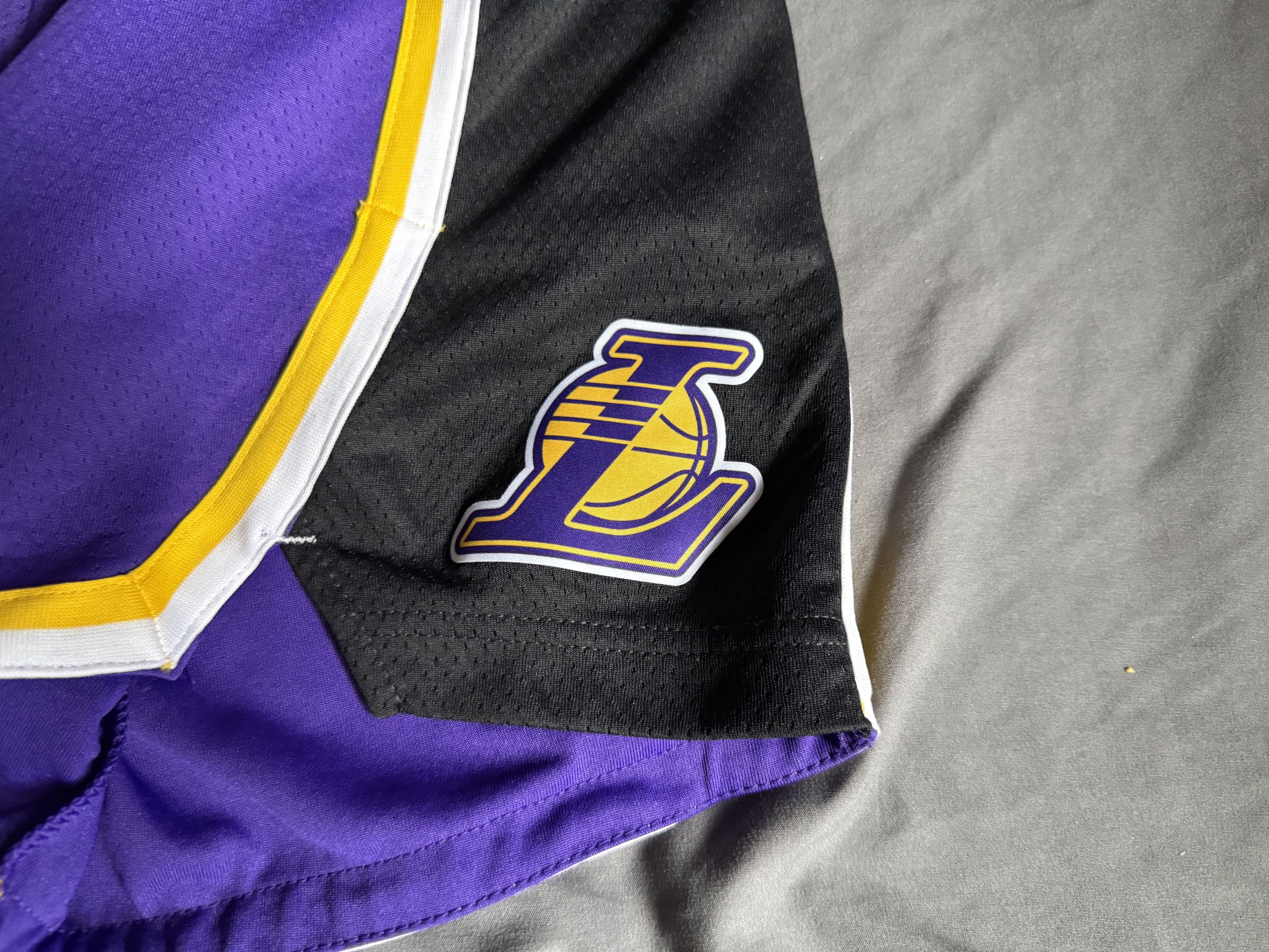 Nike Nike LA Lakers Statement Edition 2020 Swingman Shorts SMALL Size US 30 / EU 46 - 3 Thumbnail