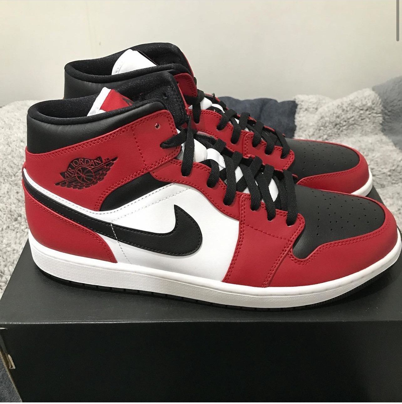 Jordan Brand Jordon 1 Mid “Chicago Toe” Size US 13 / EU 46 - 1 Thumbnail
