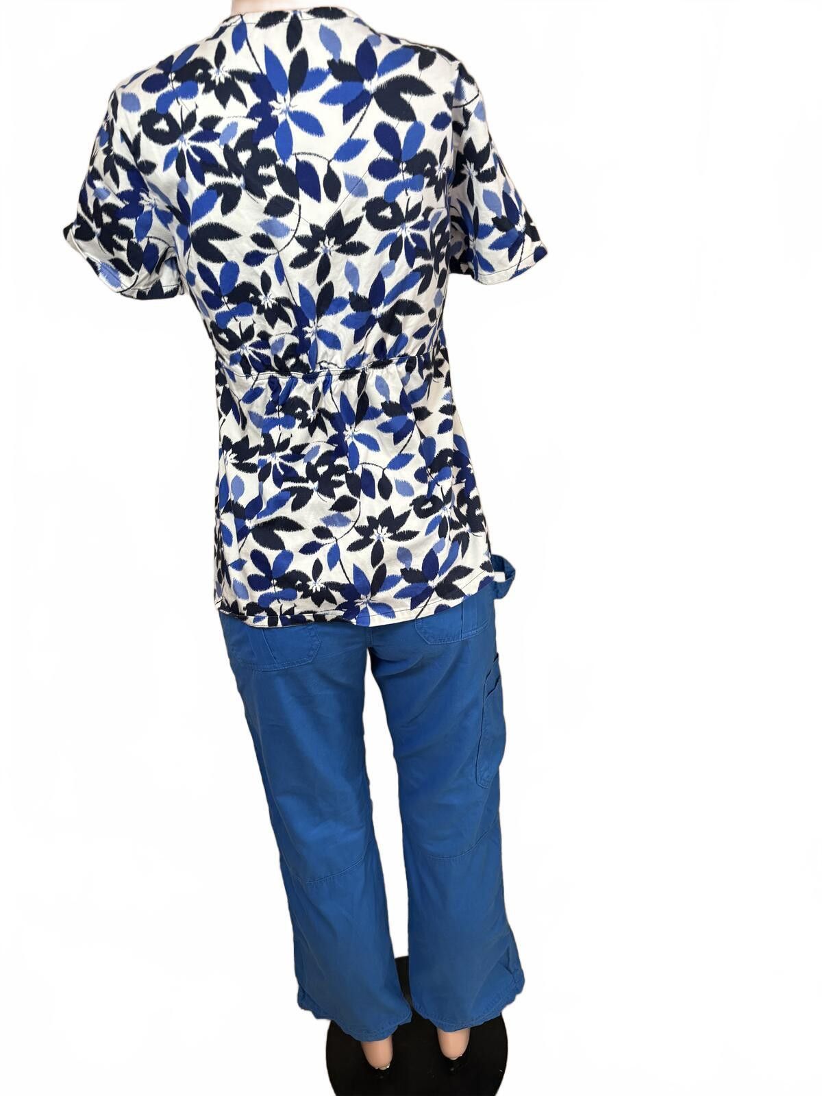 Other Landau Kathy Peterson Scrub Set Top Blue Floral S/M Med Size 30" / US 8 / IT 44 - 9 Thumbnail