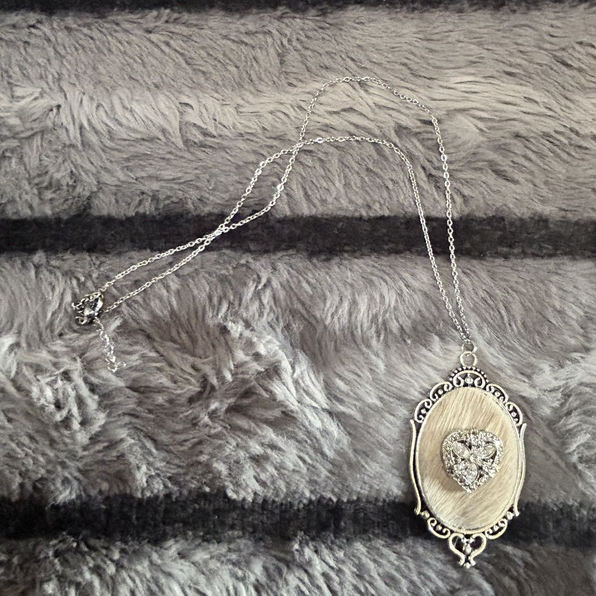 Handmade Handcrafted cowhide vintage gem cameo pendant necklace Size ONE SIZE - 8 Thumbnail