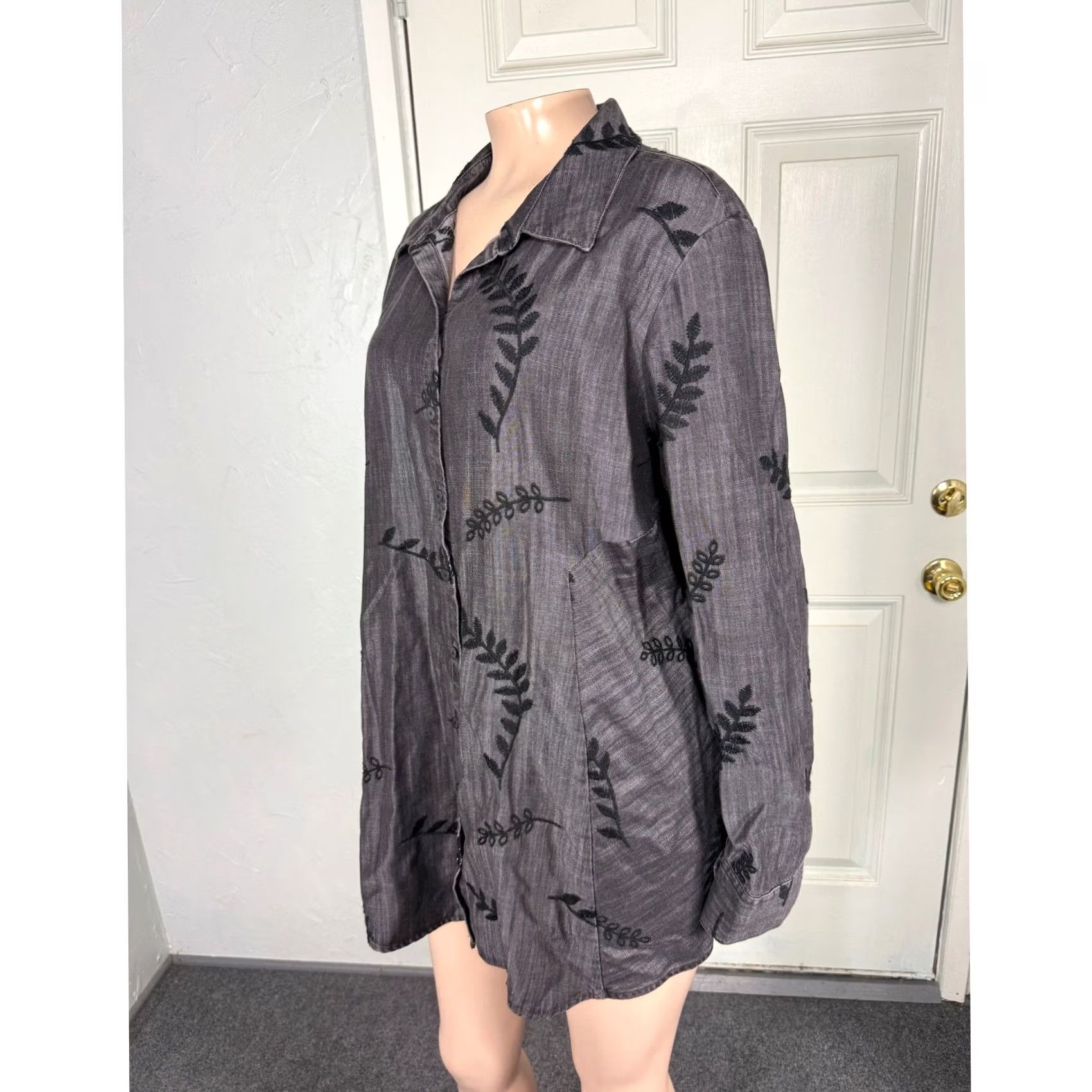 Soft Surroundings Soft Surroundings Shirt Floral Embroidered Tencel Button-Up Gray L Women’s Casual Bohemian Vintage? Size L / US 10 / IT 46 - 3 Thumbnail