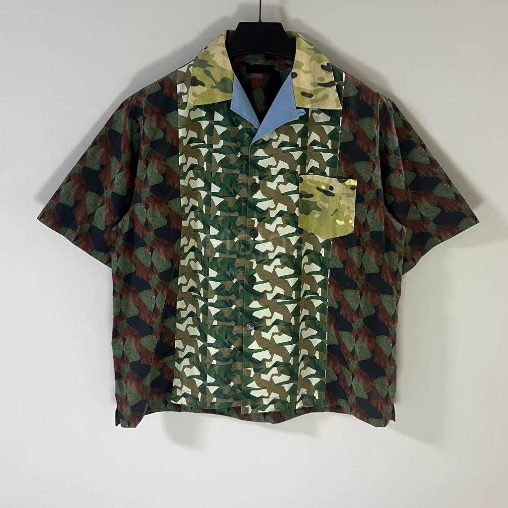 Prada Prada Patches Joint S/S Shirt-2508 Size US XL / EU 56 / 4 - 1 Thumbnail