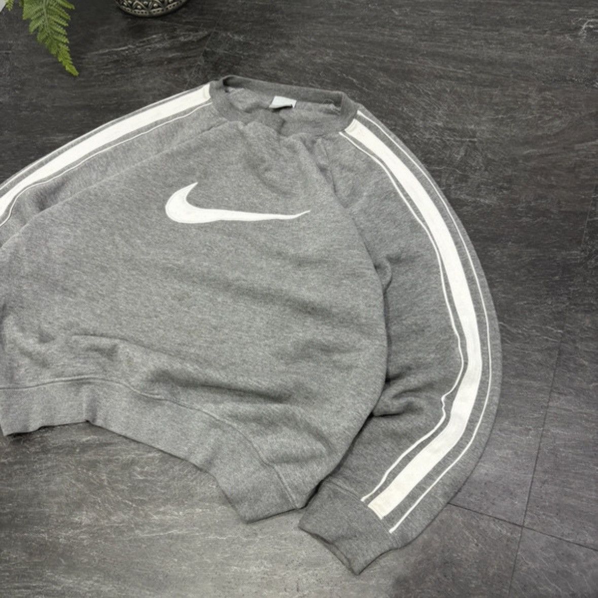 Nike 00s Vintage Nike Overszied Big Swoosh Logo Retro Sweatshirt Size US S / EU 44-46 / 1 - 3 Thumbnail
